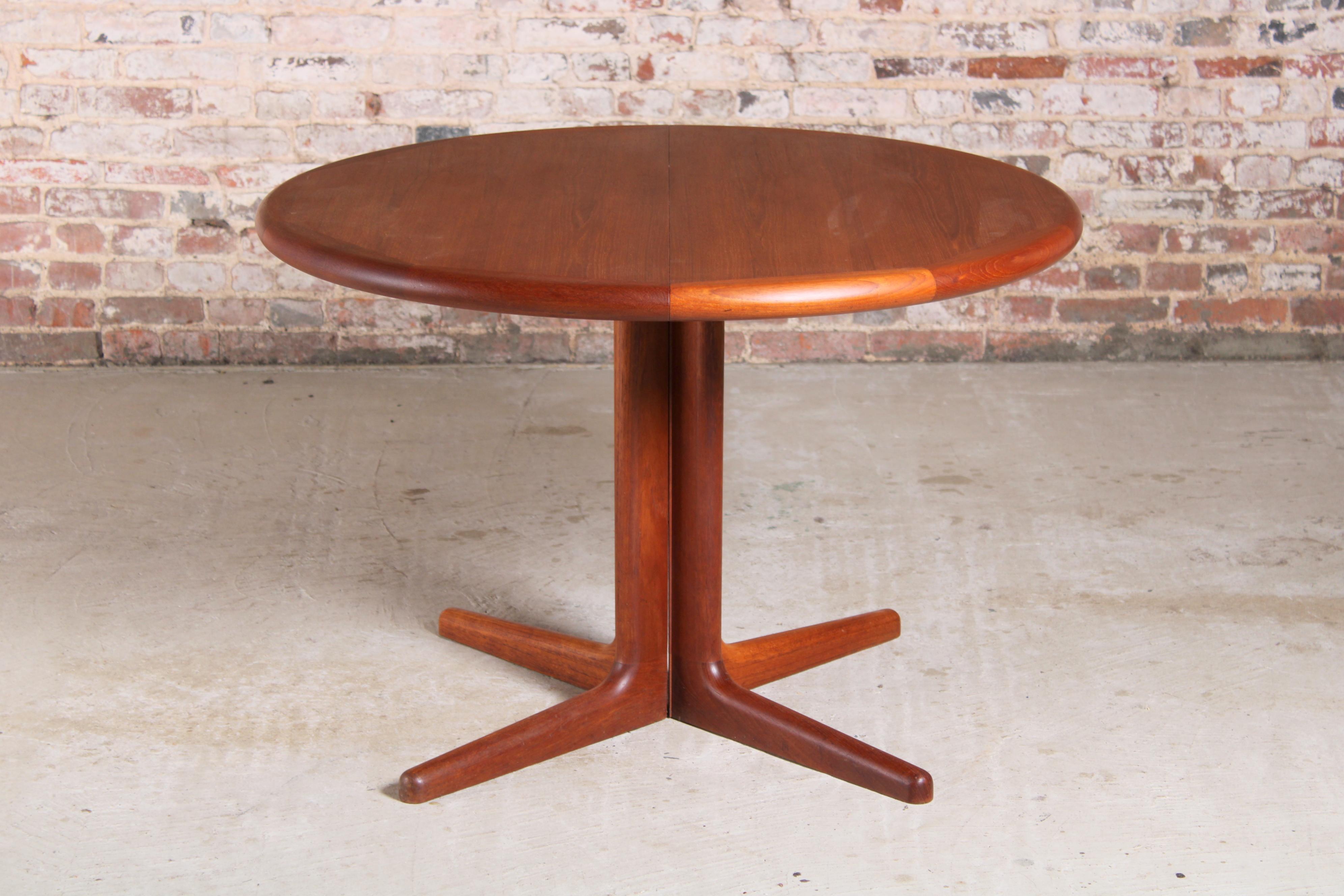 Danish Mid Century teak extending round dining table by Edvard Valentinsen, circa 1960s. Extends up to 158cm to seat 6 people. Fully restored.

Dimensions: W 108/158 x D 108 x H 72 cm.