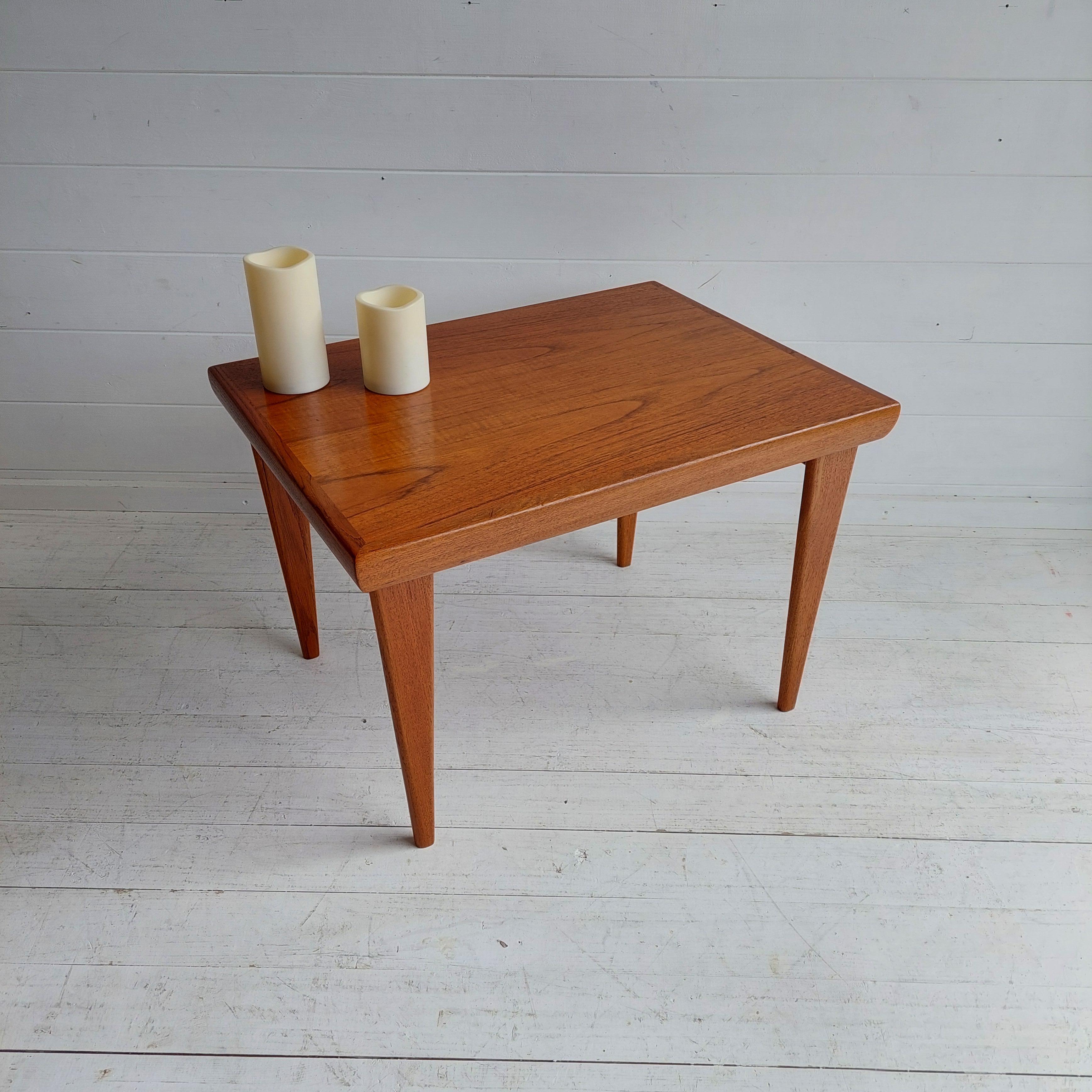 A 1960s Danish midcentury teak table made with top quality Scandinavian construction.

Perfect either as a small coffee table or side table.
The table benefits from having an samrt structure that helps to fold it away of necessary.

Designed by