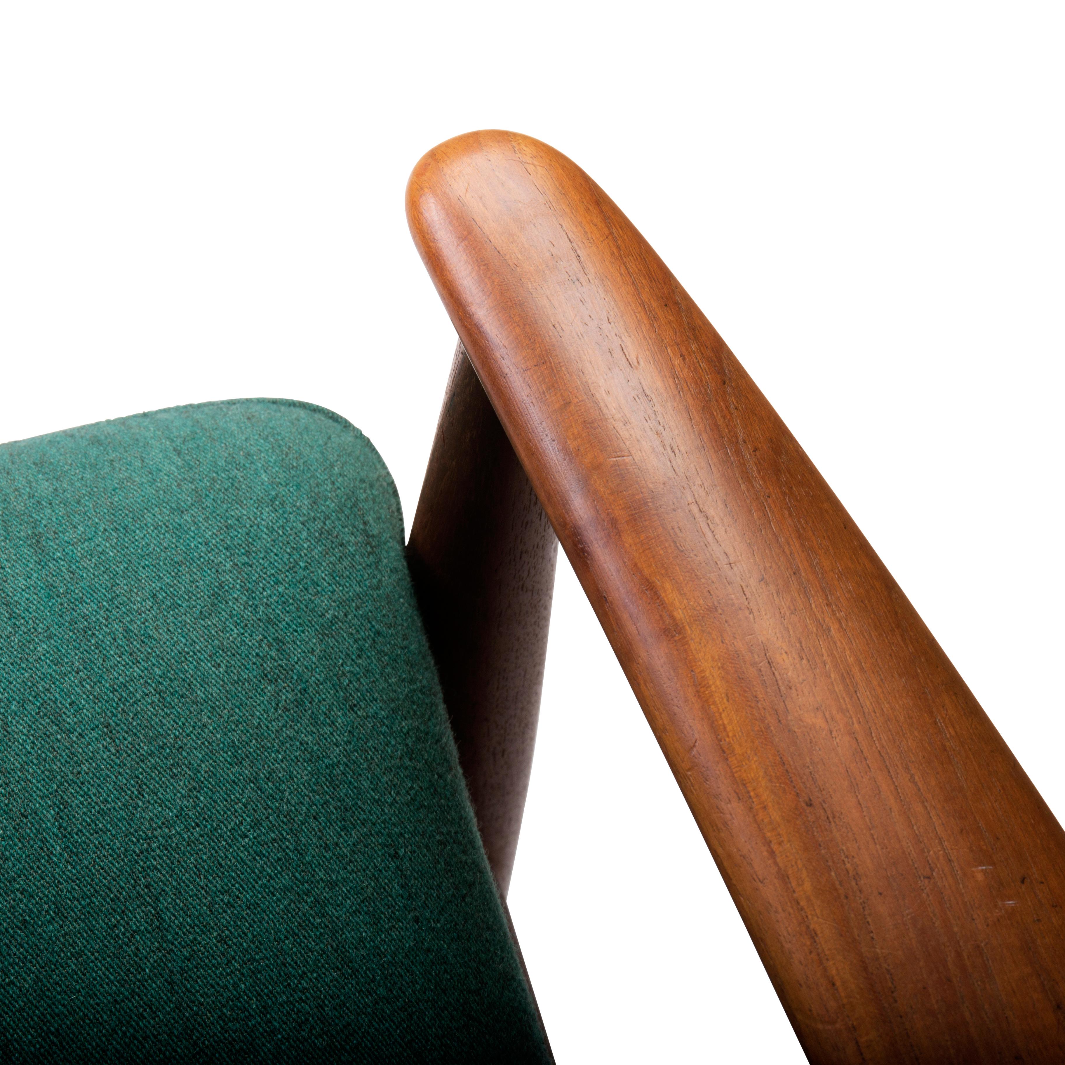 Scandinavo moderno Divano danese di metà secolo con struttura in teak e cuscini a molle originali in vendita
