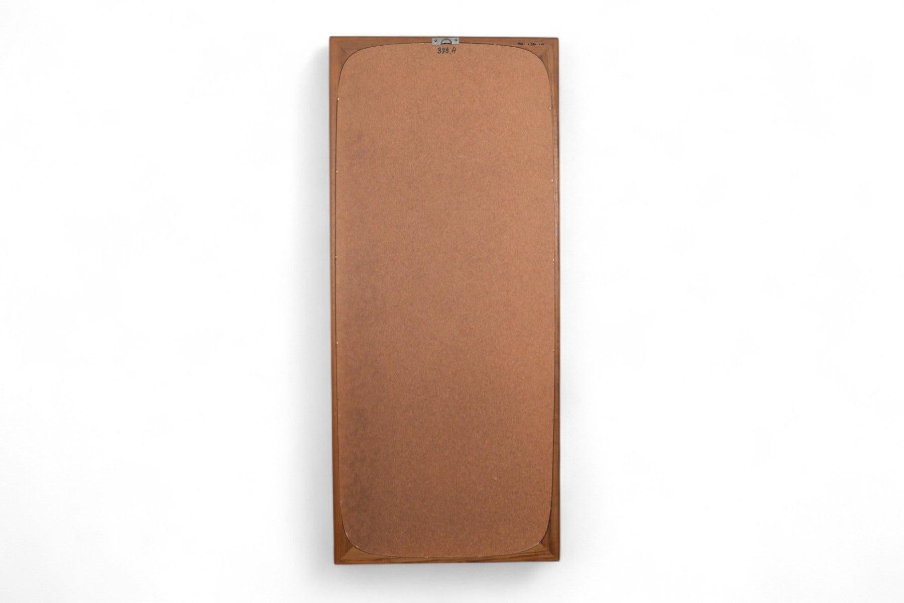 Espejo de pared danés de mediados de siglo con marco de teca siglo XX en venta