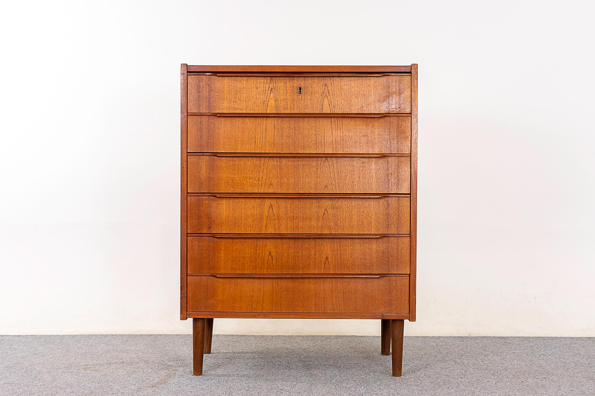 Teak Danish dresser, circa 1960's. Solid wood edging and book-matched veneer on all drawer faces. Dovetail constructed drawers with sleek integrated, horizontal finger pulls.

Unrestored item with option to purchase in restored condition for an