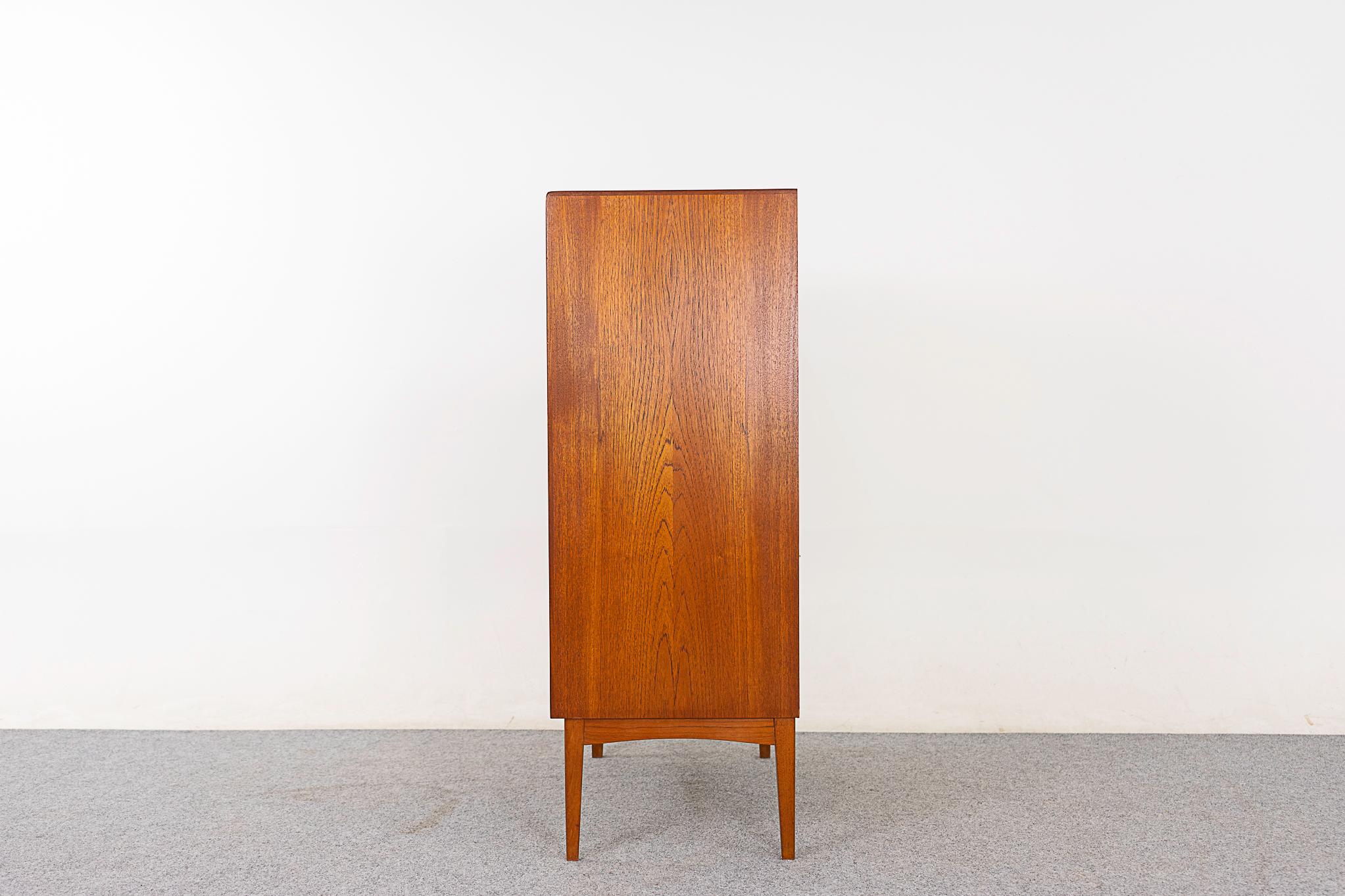 Scandinavo moderno Comò Highboy danese in teak della metà del secolo scorso in vendita