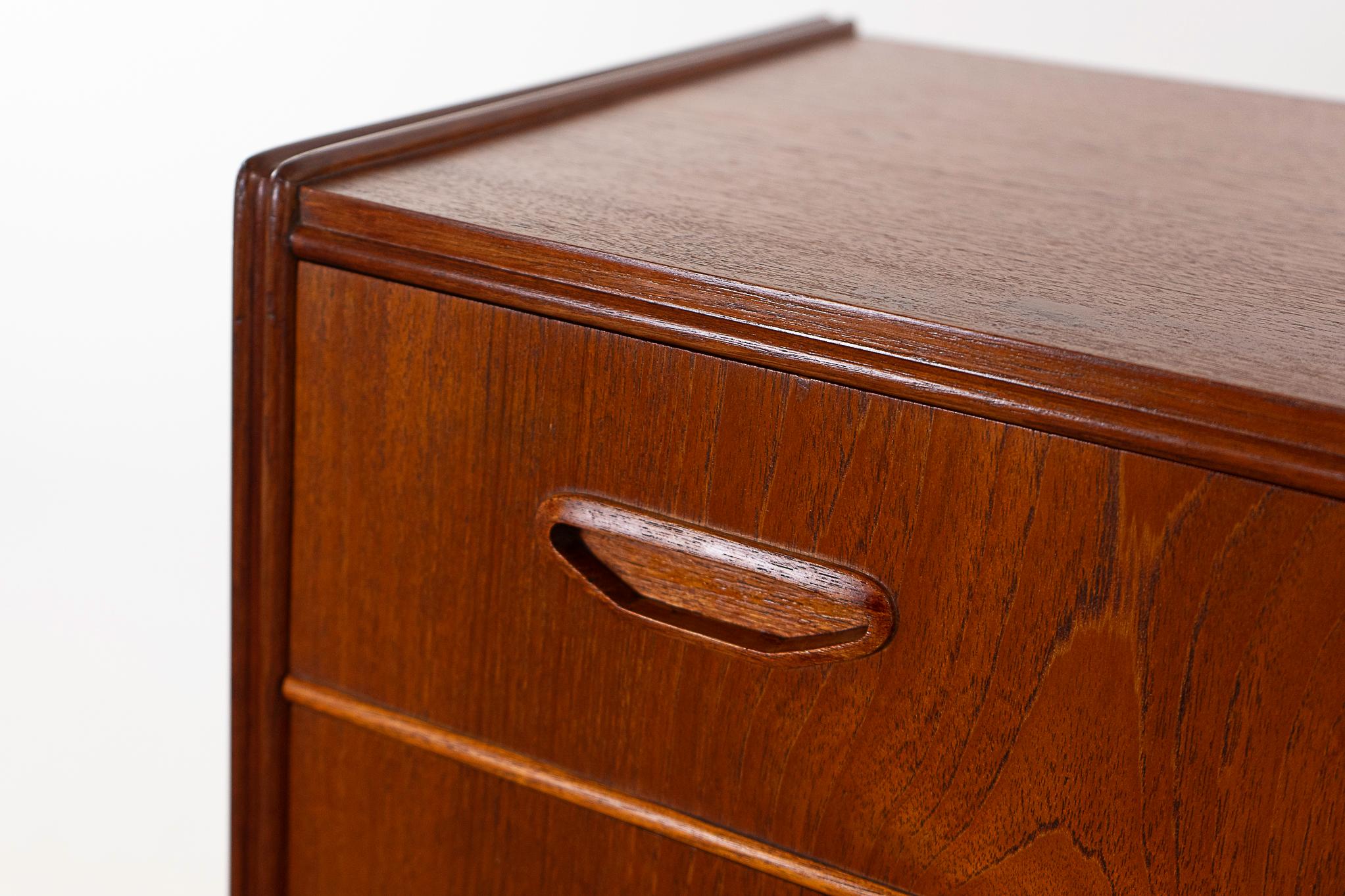 Teak Comò Highboy danese in teak della metà del secolo scorso in vendita