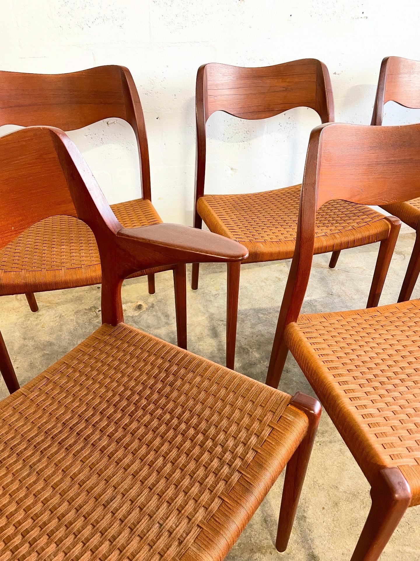 Tissu Chaises de salle à manger danoises en teck Model No 55 et Model 71 du milieu du siècle en vente