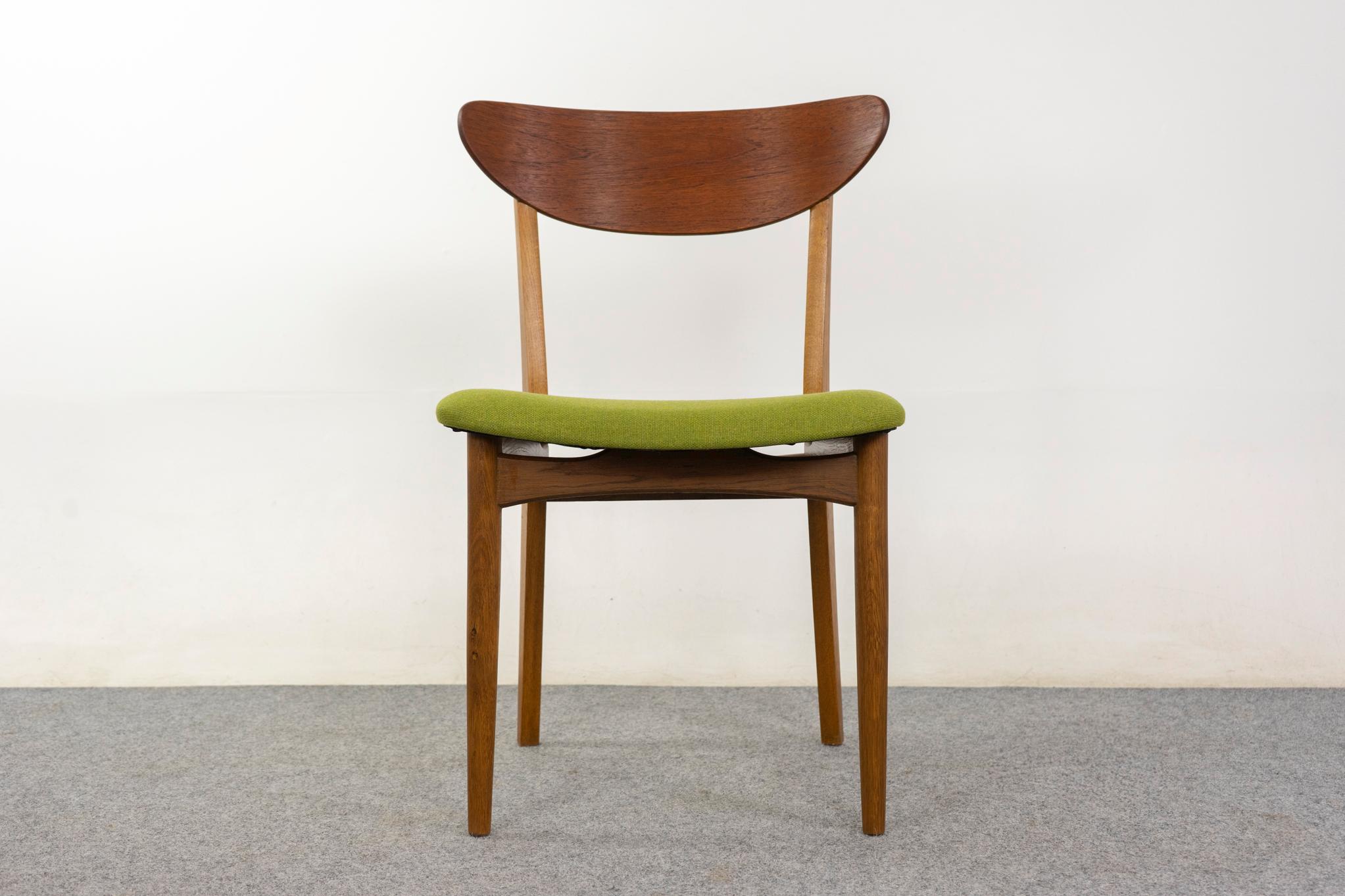 Dänischer Esszimmerstuhl aus Teak und Eiche, Mitte des Jahrhunderts (Furnier) im Angebot