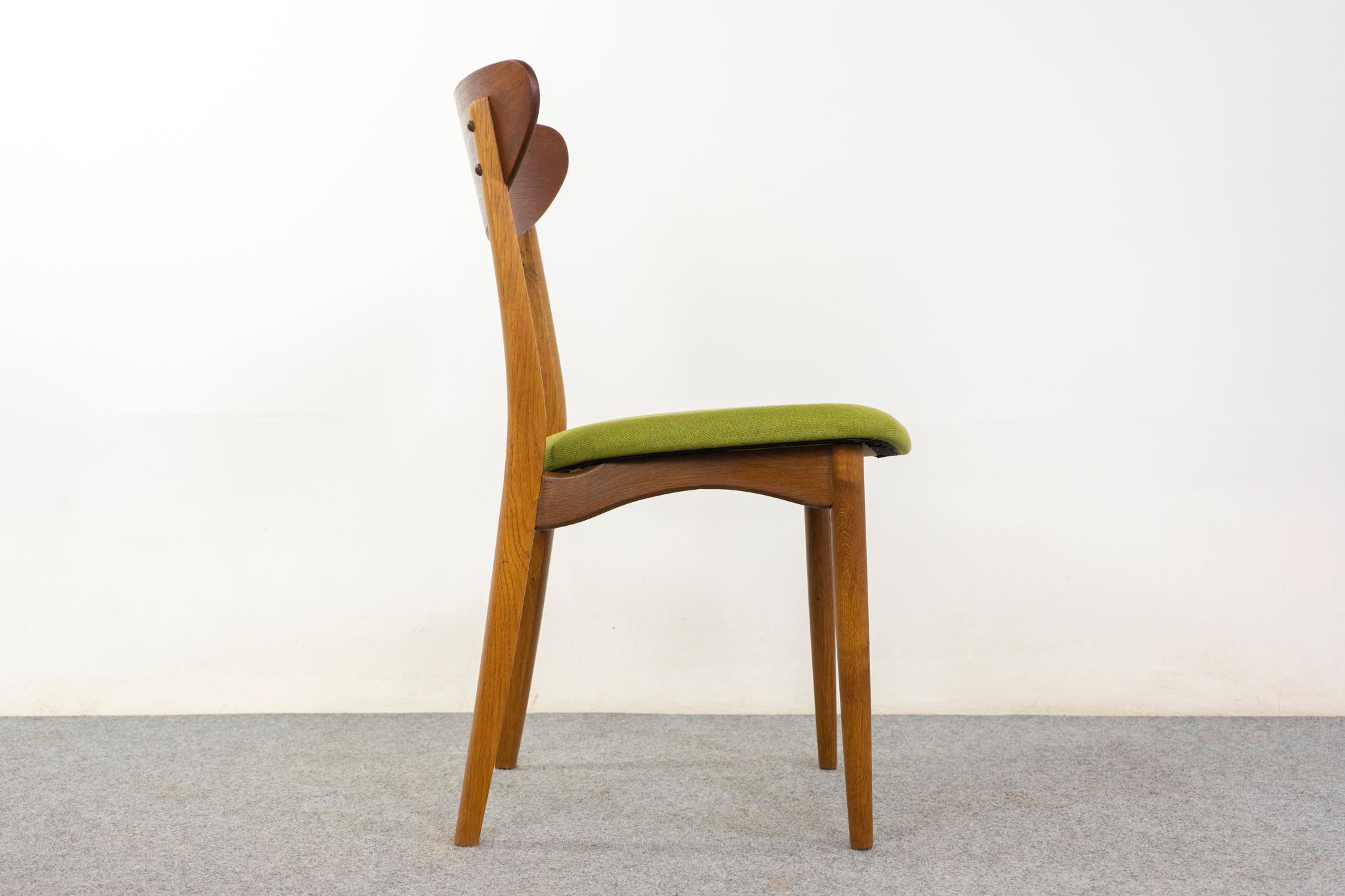 Dänischer Esszimmerstuhl aus Teak und Eiche, Mitte des Jahrhunderts (Teakholz) im Angebot