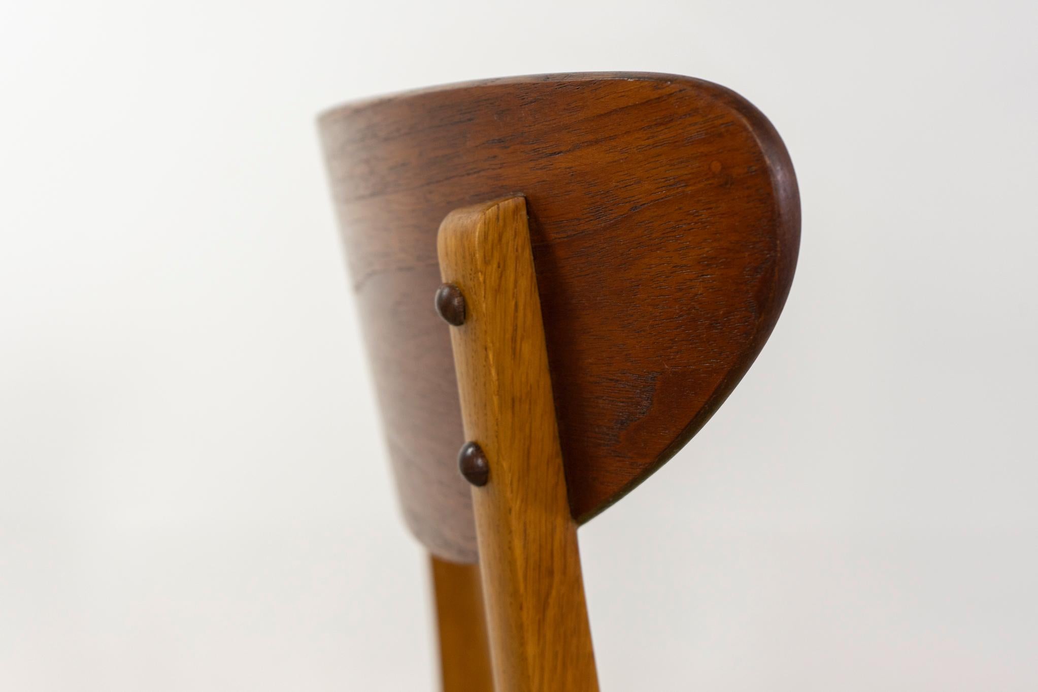 Dänischer Esszimmerstuhl aus Teak und Eiche, Mitte des Jahrhunderts im Angebot 1