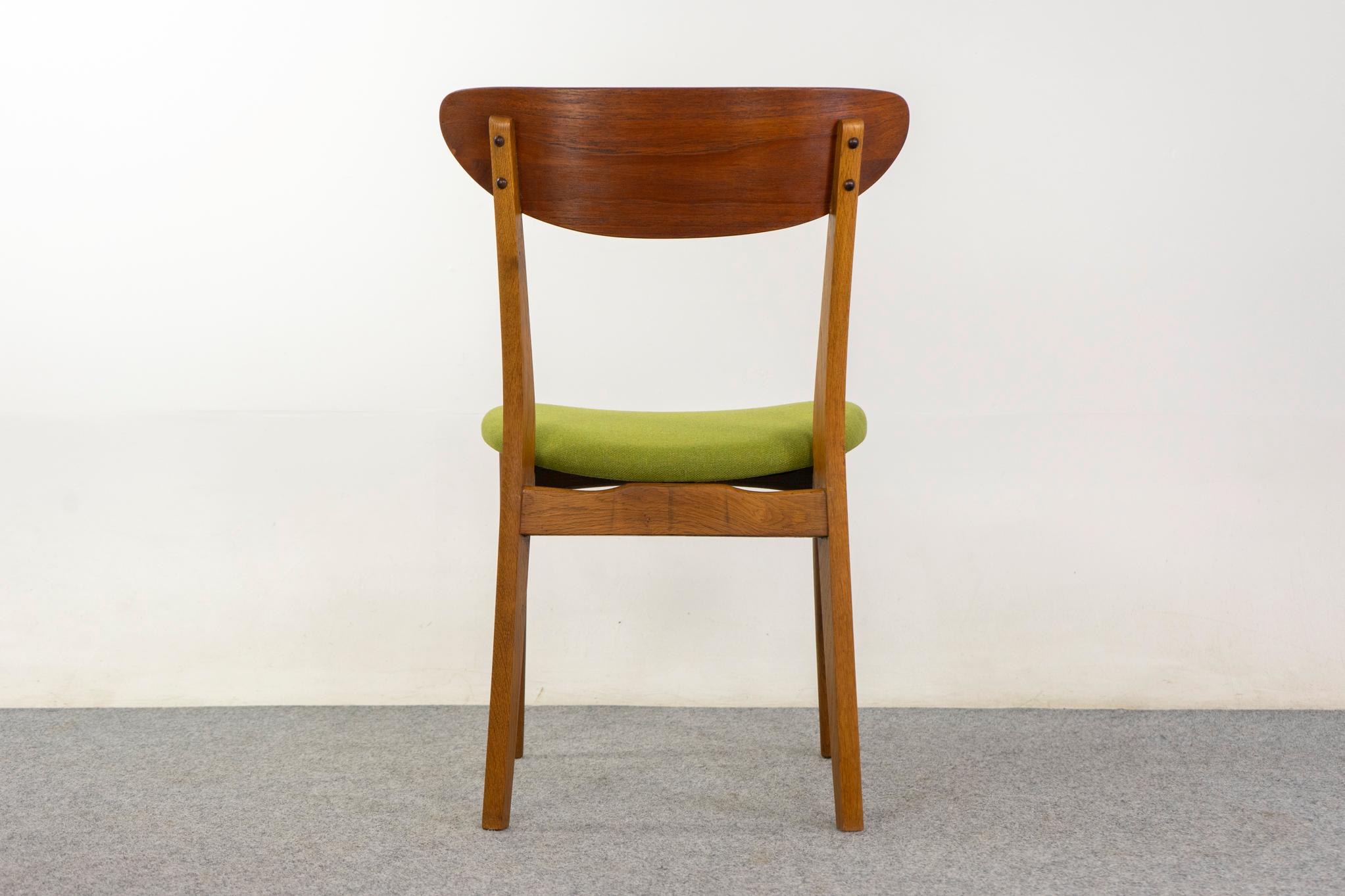 Dänischer Esszimmerstuhl aus Teak und Eiche, Mitte des Jahrhunderts im Angebot 2