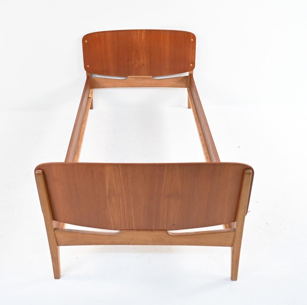 mid century twin daybed