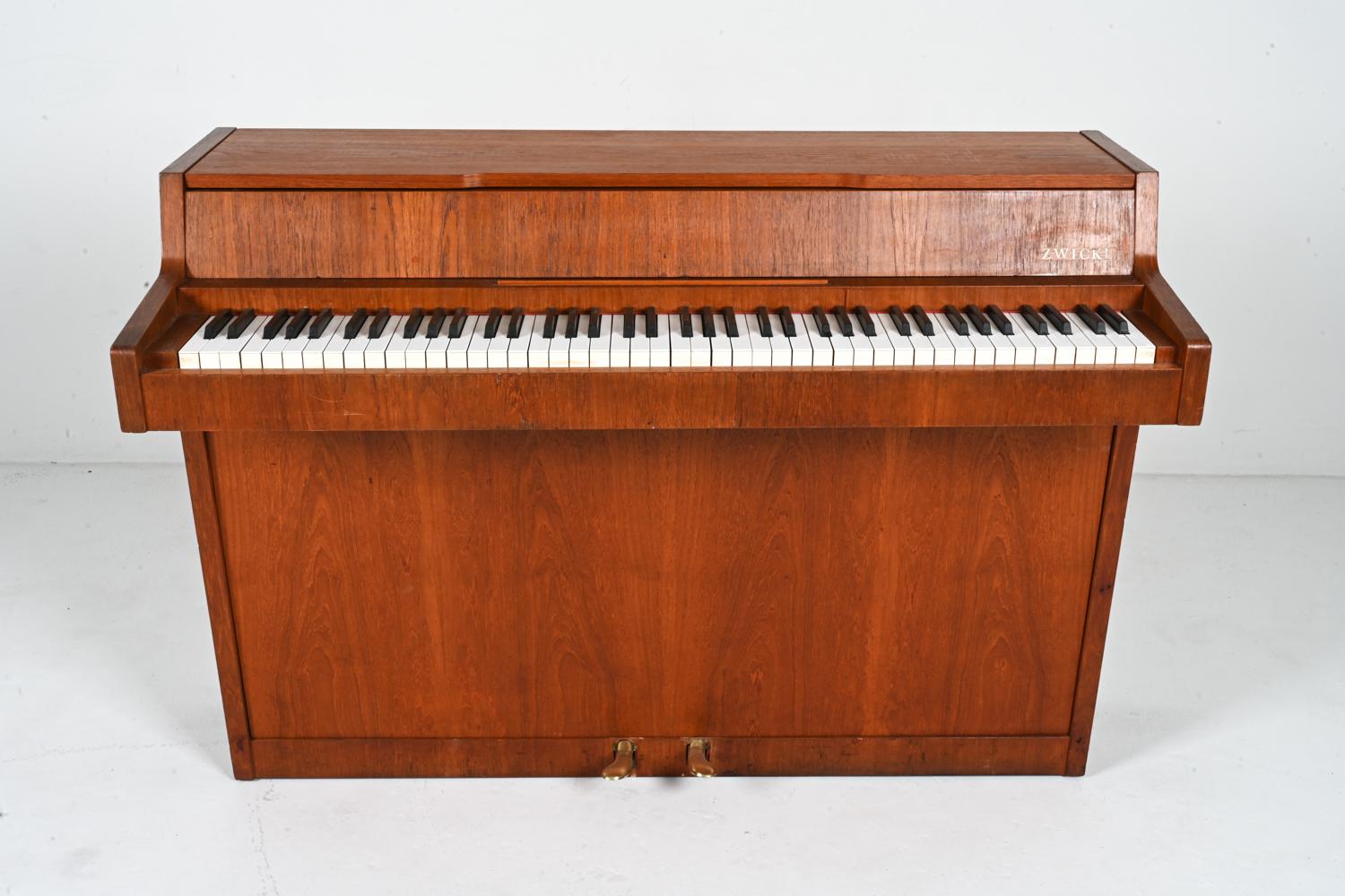 Dänisches Teakholz-Klavier aus der Jahrhundertmitte von Louis Zwicki, ca. 1960 im Angebot 7