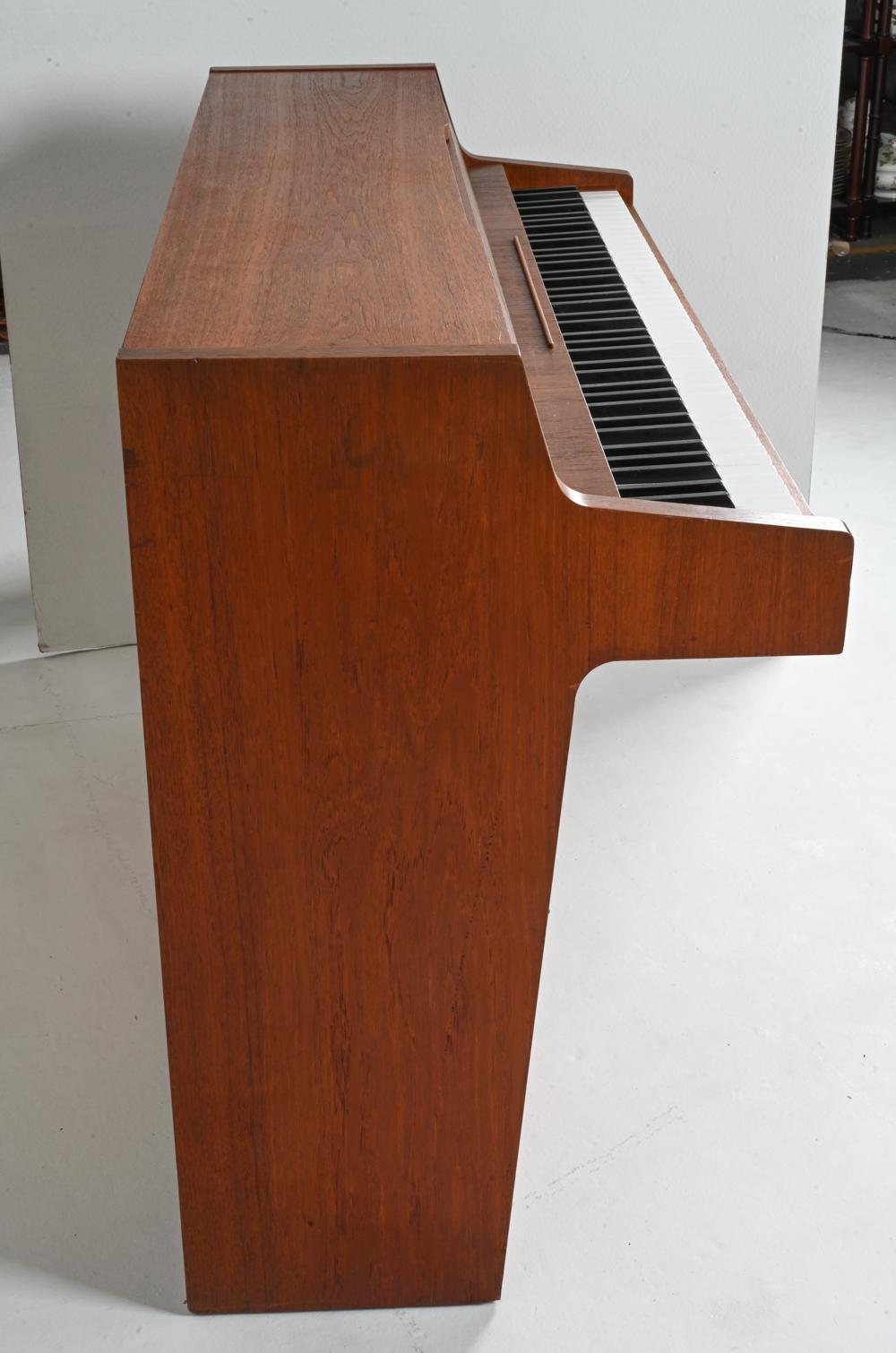 Dänisches Teakholz-Klavier aus der Jahrhundertmitte von Louis Zwicki, ca. 1960 im Angebot 14