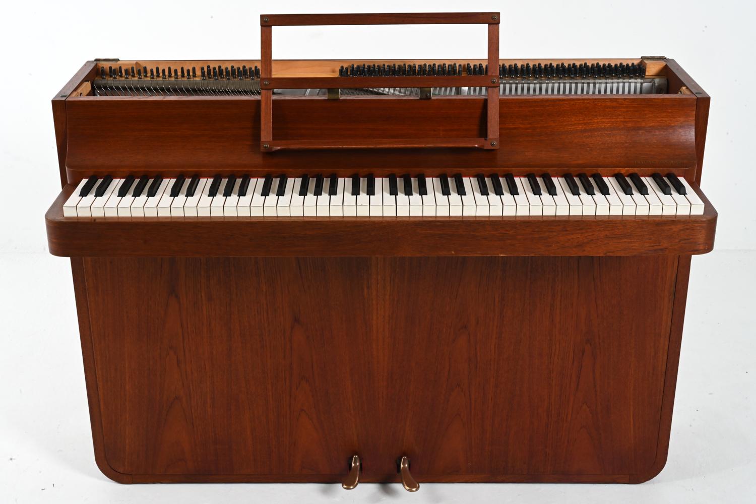 Dänisches Teakholz-Klavier aus der Jahrhundertmitte von Louis Zwicki, ca. 1960 1