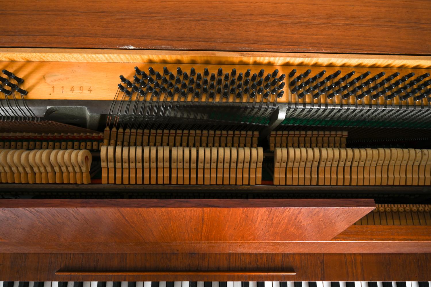 Dänisches Teakholz-Klavier aus der Jahrhundertmitte von Louis Zwicki, ca. 1960 im Angebot 2