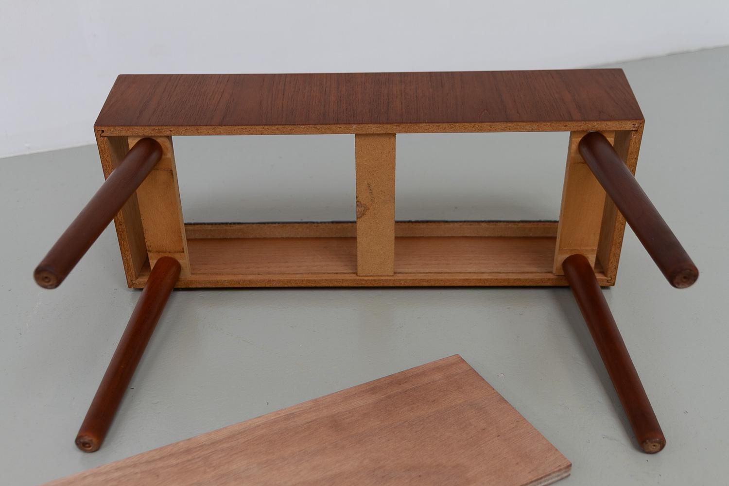 Fioriera danese di metà secolo in teak, anni '60. in vendita 3