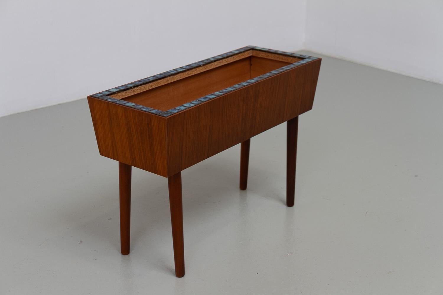 Mid-Century moderno Fioriera danese di metà secolo in teak, anni '60. in vendita