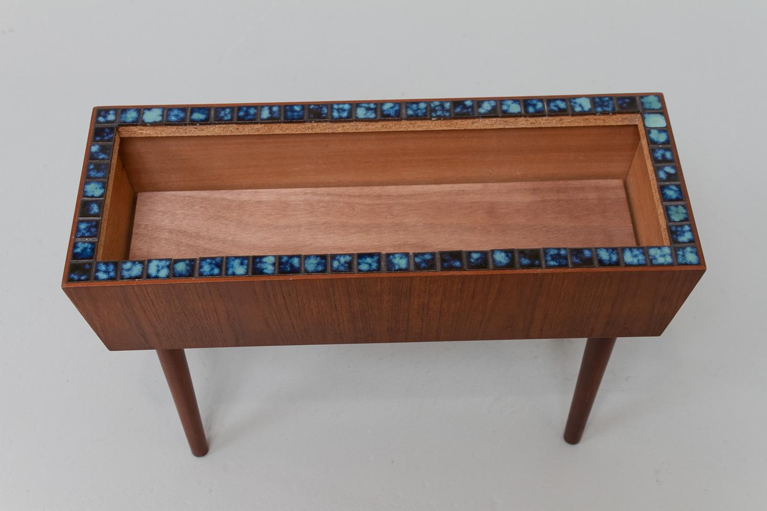 Danese Fioriera danese di metà secolo in teak, anni '60. in vendita