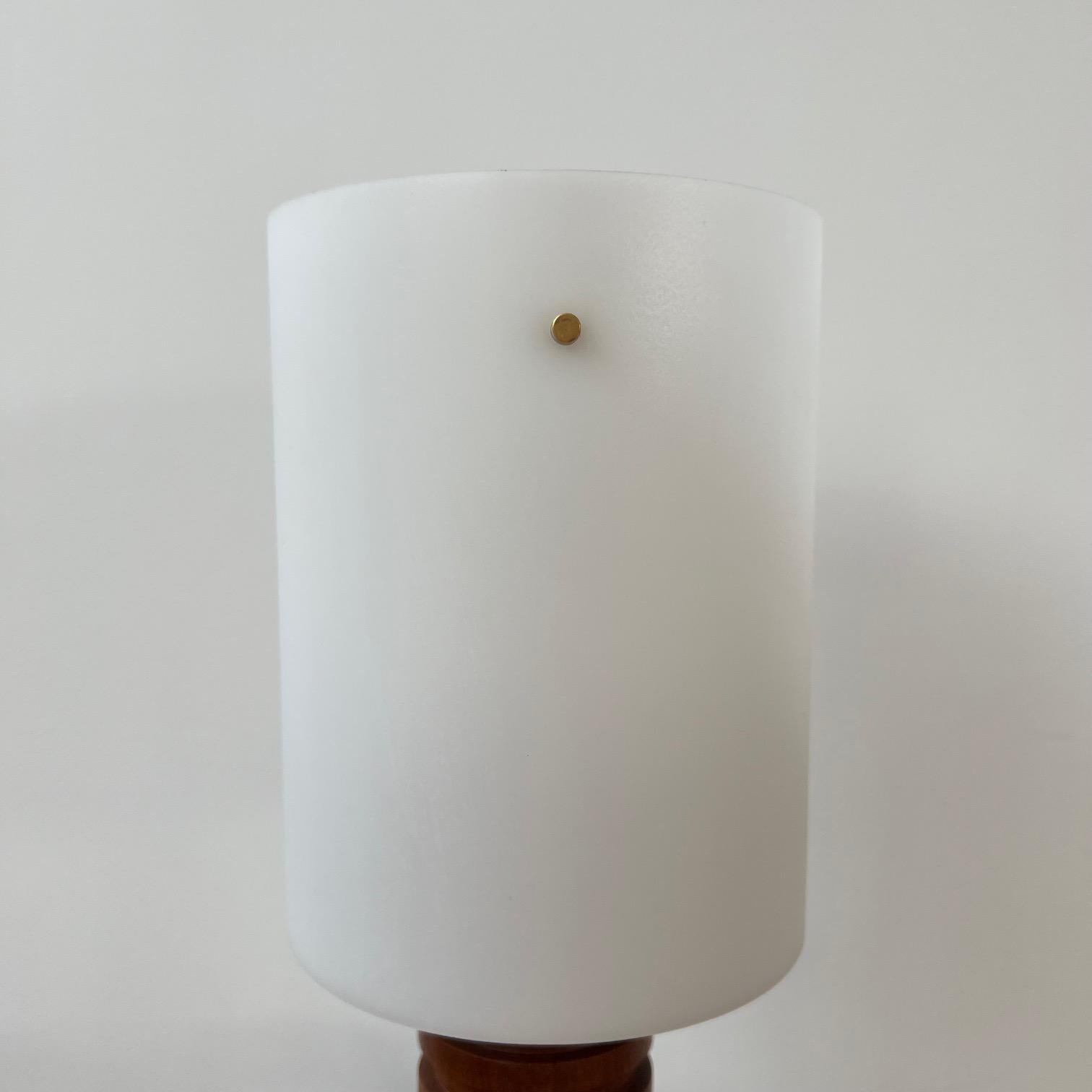 An elegant Danish table lamp. 

Denmark, c1960s. 

Ribbed wooden base, with perspex shade. 

Good condition, since re-wired and PAT tested. 

Without the shade - 32 H x 7 Diameter in cm. 

Location: London Gallery. 

Dimensions: With the