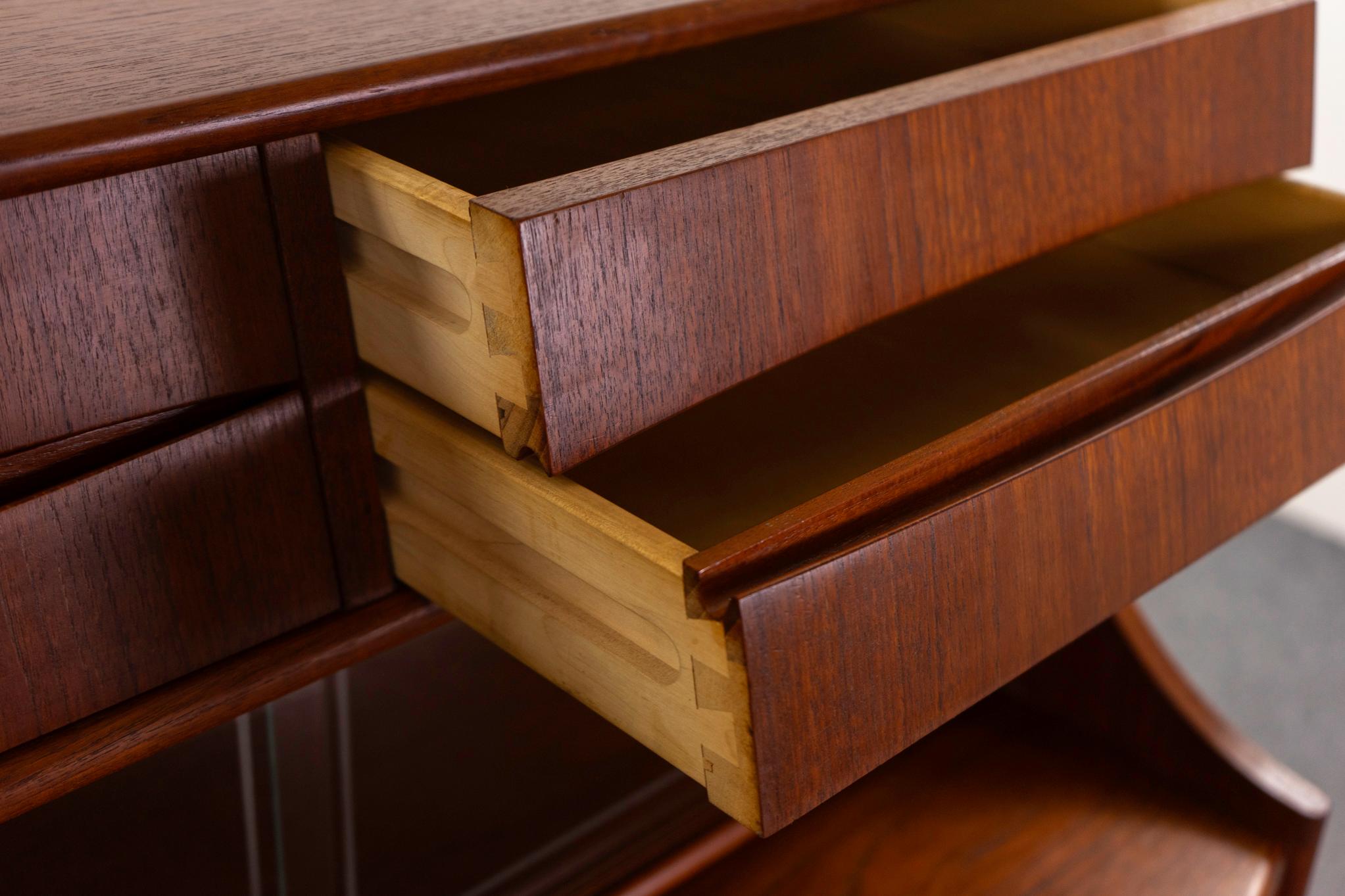 Dänischer Mid Century Sekretär aus Teakholz im Angebot 2