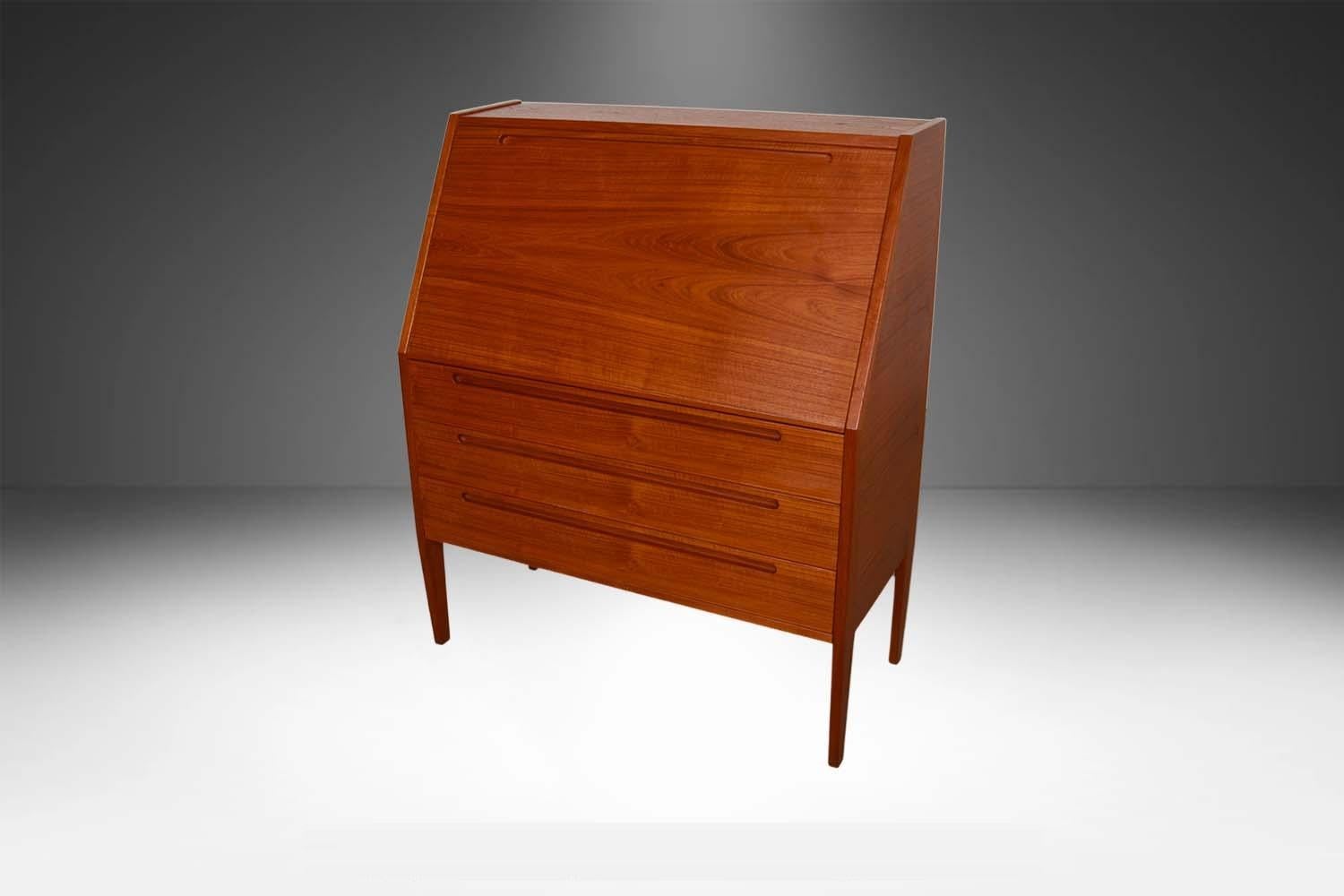 Danish Mid Century Teak Secretary Desk Vanity with Mirror Kai Kristiansen For Sale 7