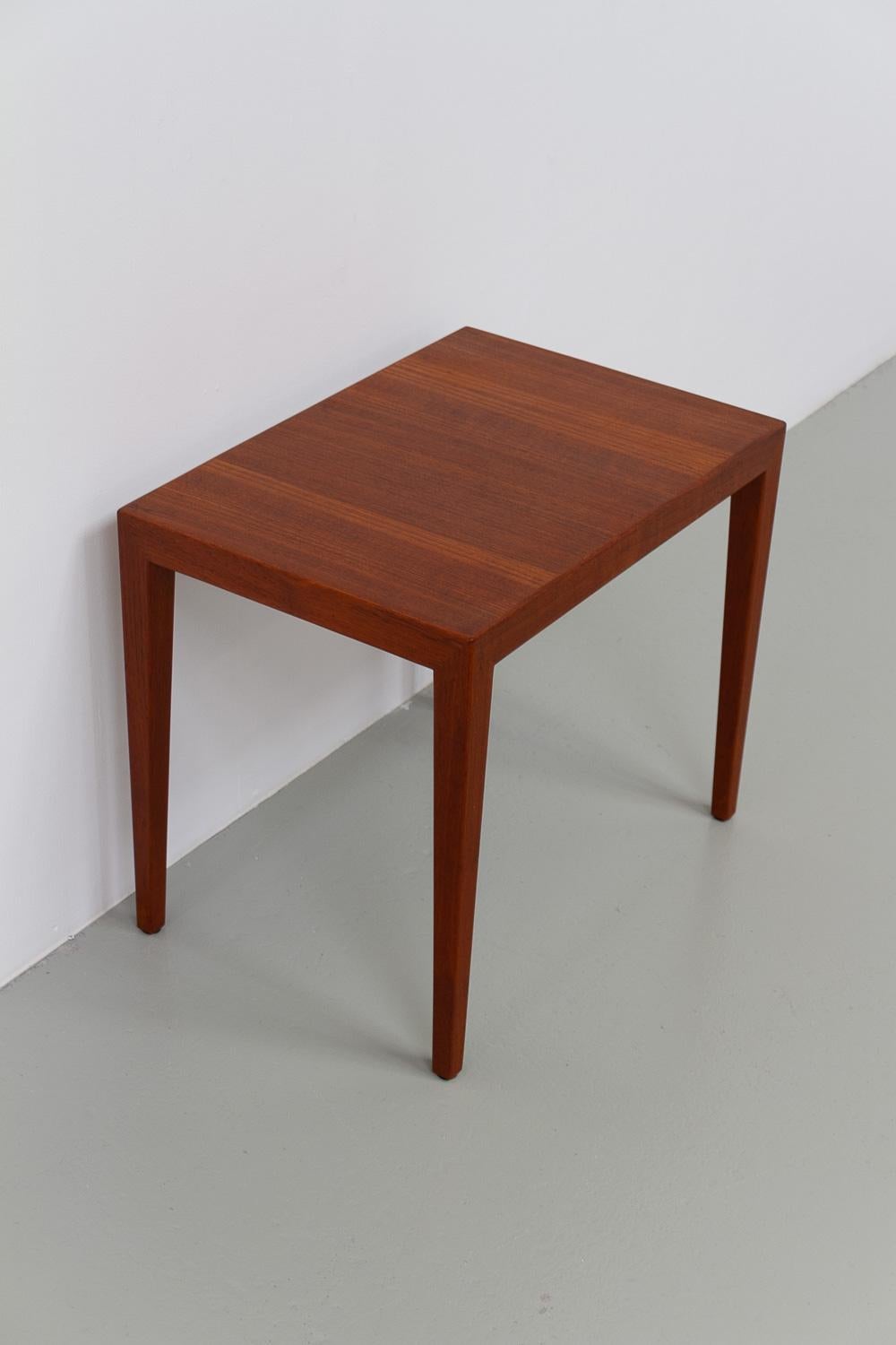 Table d'appoint danoise en teck du milieu du siècle, années 1960. en vente 4