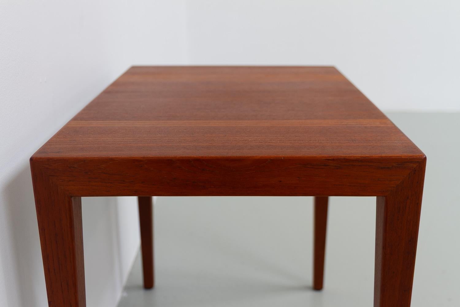 Table d'appoint danoise en teck du milieu du siècle, années 1960. en vente 5