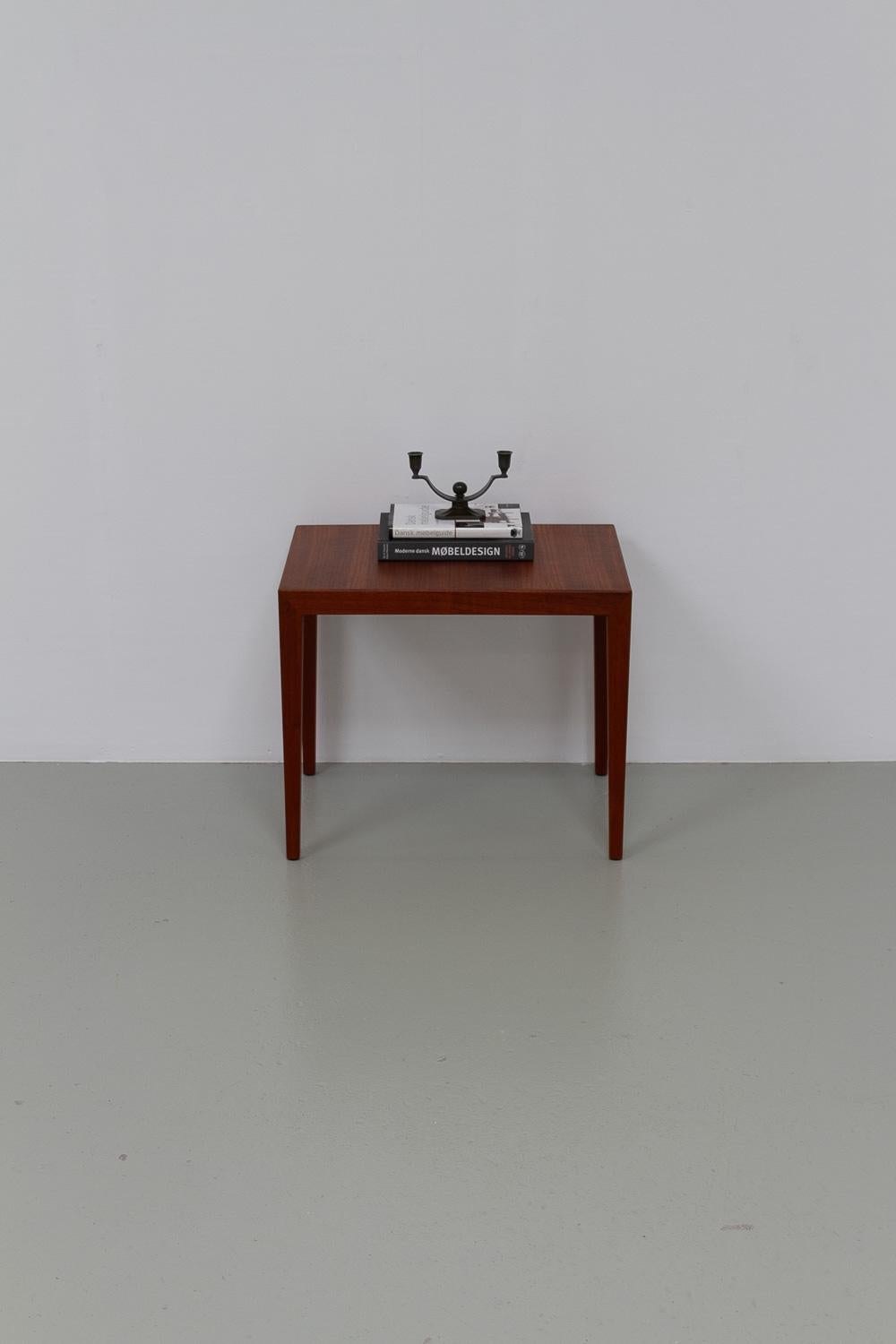 Table d'appoint danoise en teck du milieu du siècle, années 1960. en vente 6