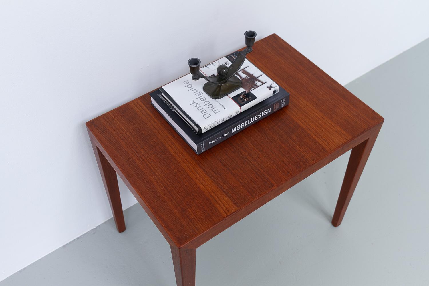 Table d'appoint danoise en teck du milieu du siècle, années 1960. en vente 9