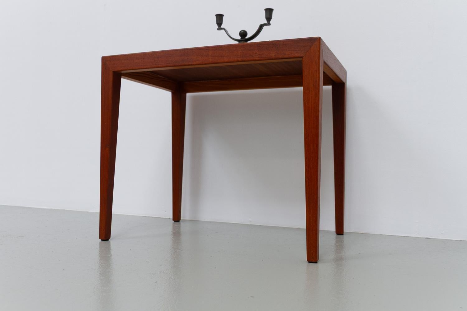 Table d'appoint danoise en teck du milieu du siècle, années 1960. en vente 10