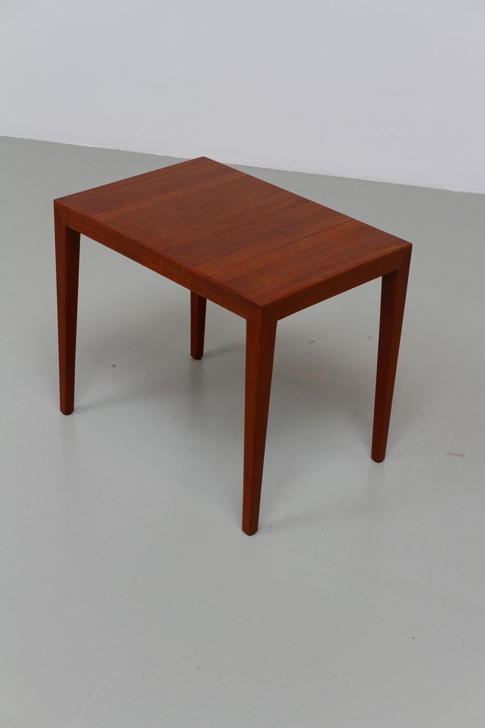 Table d'appoint danoise en teck du milieu du siècle, années 1960. en vente 11