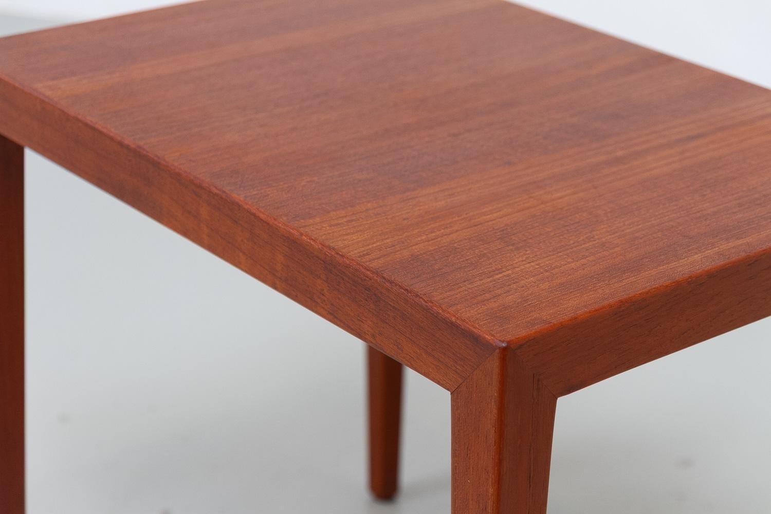 Table d'appoint danoise en teck du milieu du siècle, années 1960. en vente 12