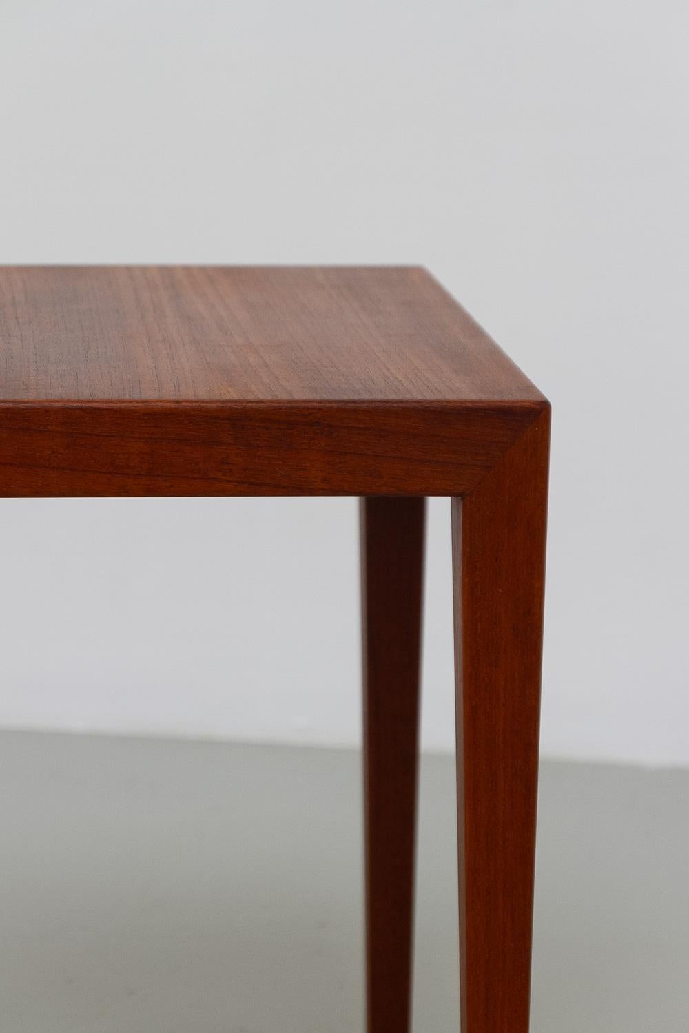 Danois Table d'appoint danoise en teck du milieu du siècle, années 1960. en vente