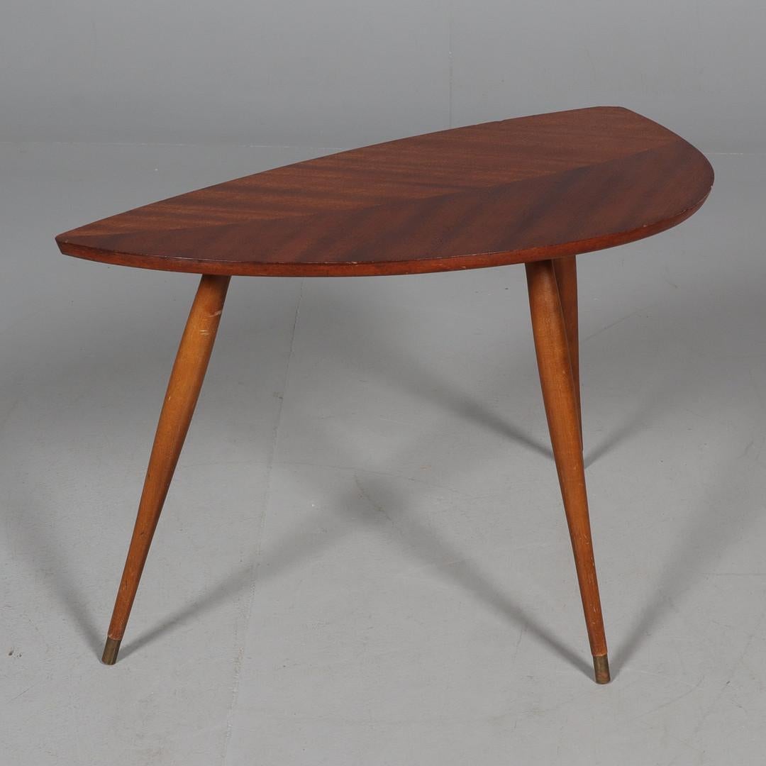 Dänischer Beistelltisch aus Teakholz aus der Mitte des Jahrhunderts (Skandinavische Moderne) im Angebot