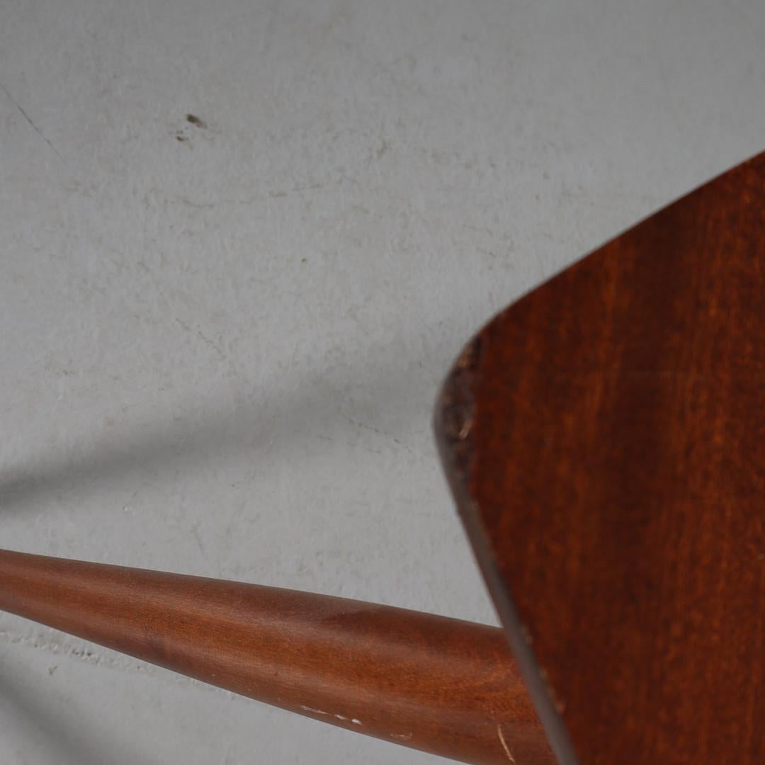 Dänischer Beistelltisch aus Teakholz aus der Mitte des Jahrhunderts im Angebot 2