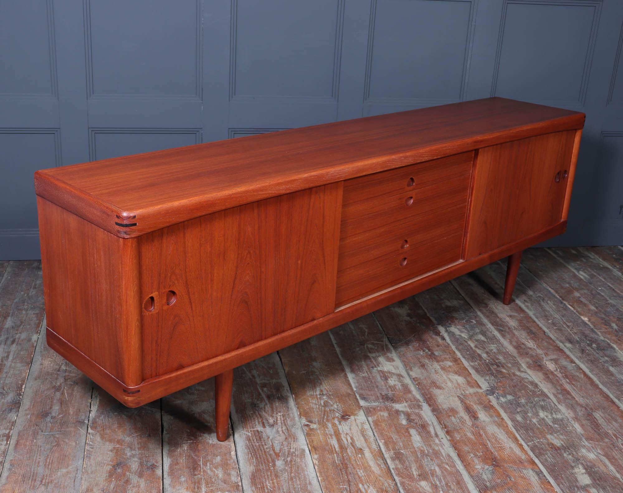 Credenza in teak danese del metà secolo di H. H. Klien per Bramin in vendita 4
