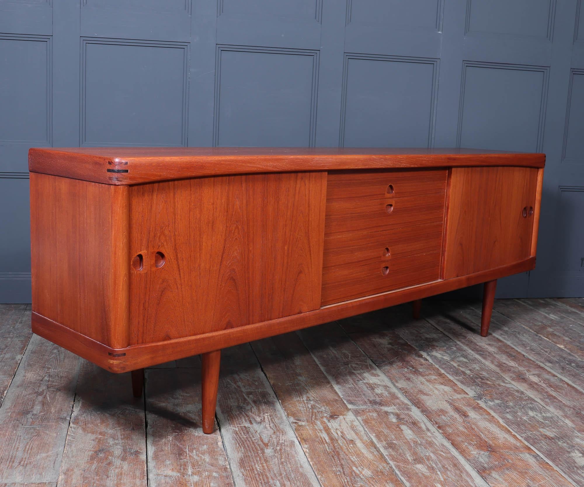 Credenza in teak danese del metà secolo di H. H. Klien per Bramin in vendita 5