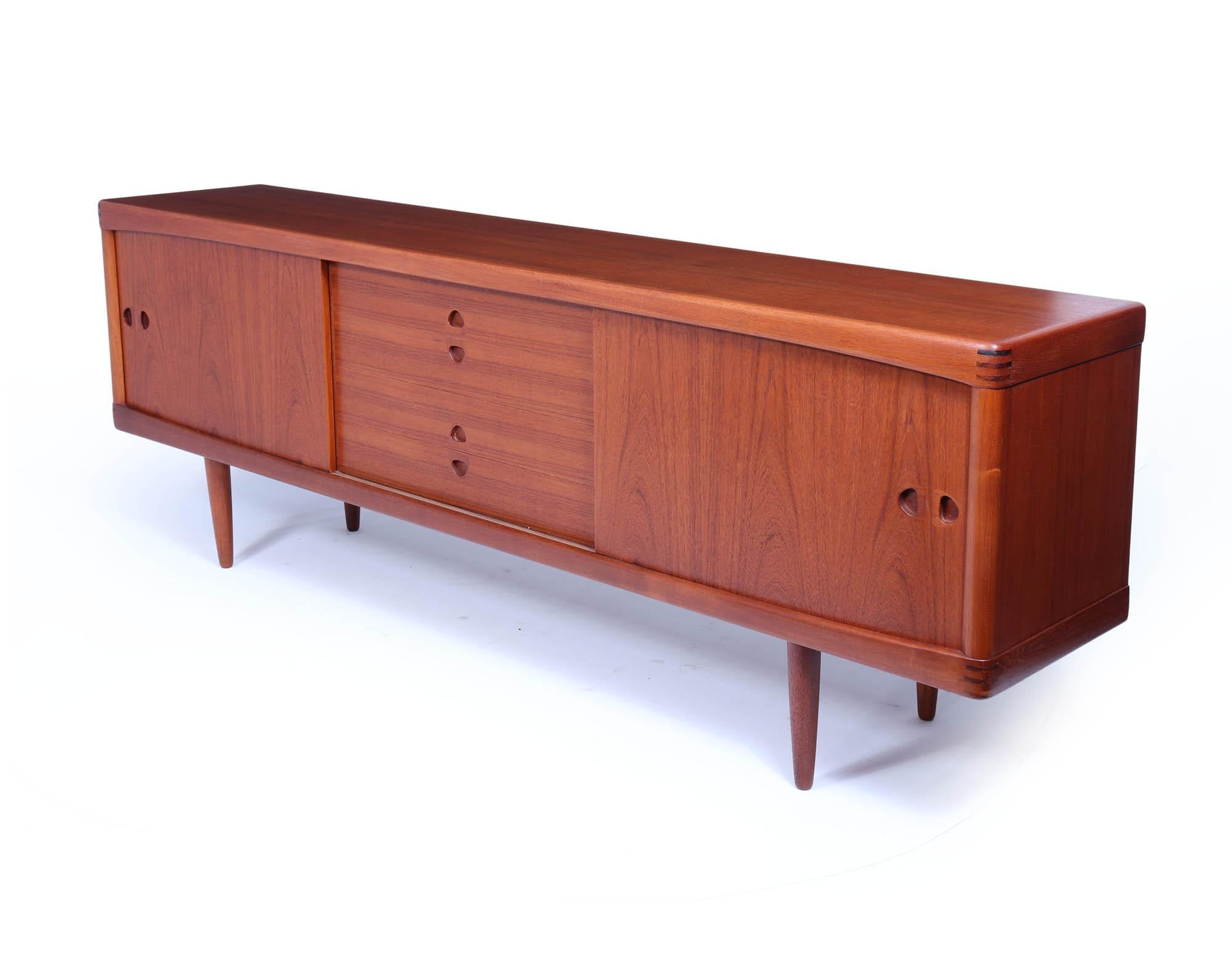 Danese Credenza in teak danese del metà secolo di H. H. Klien per Bramin in vendita