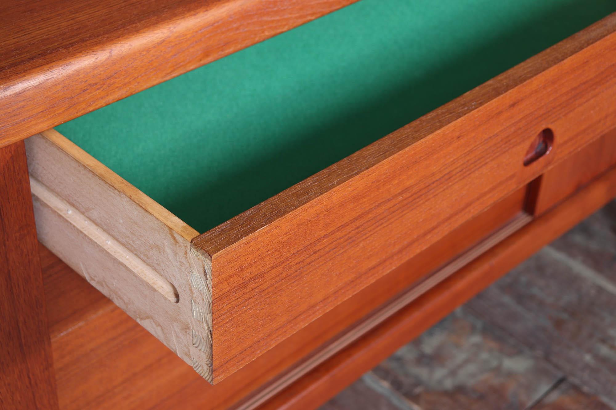 Credenza in teak danese del metà secolo di H. H. Klien per Bramin in vendita 2