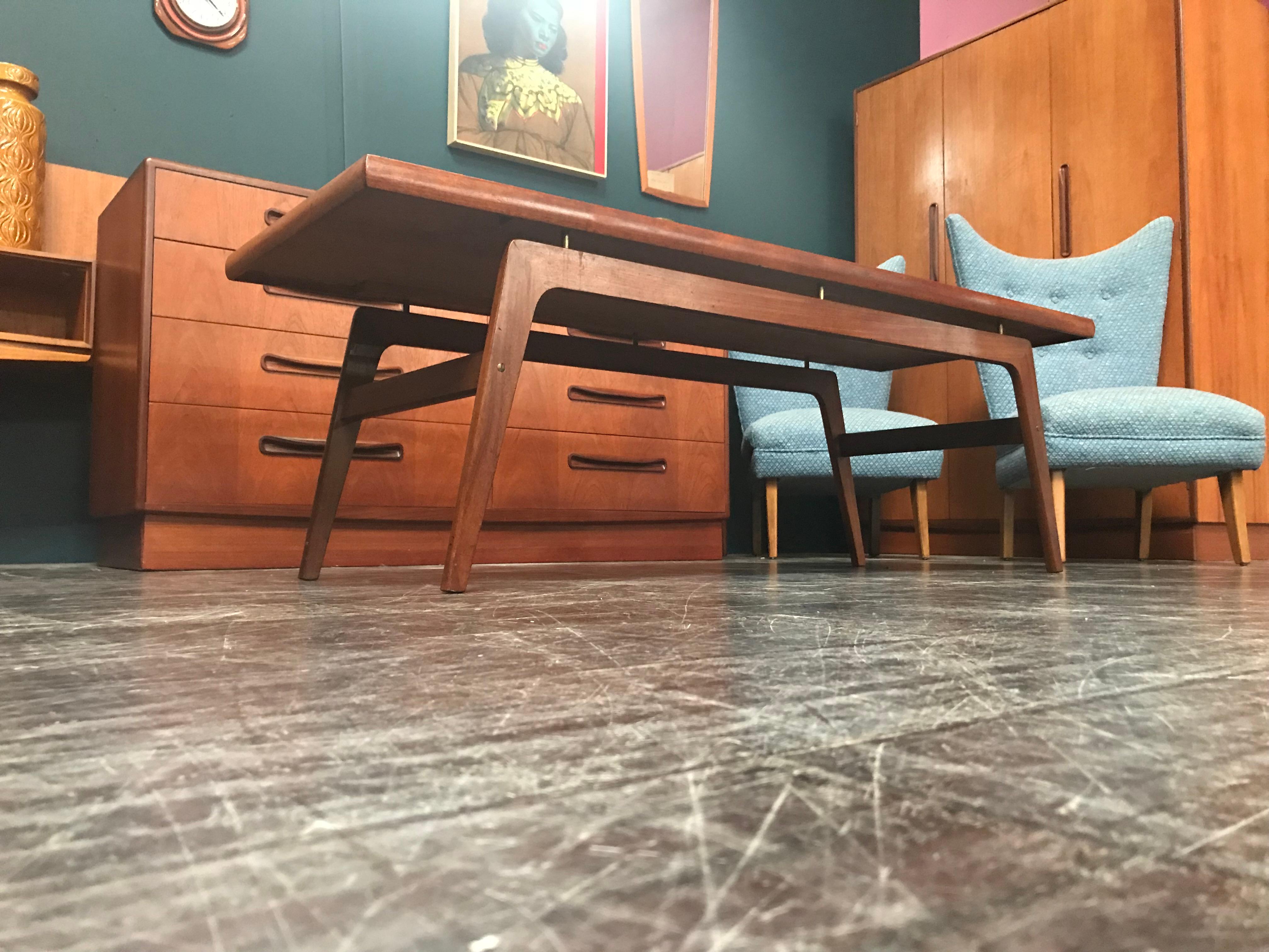 Danish Midcentury Teak 'Surfboard' Style Coffee Table For Sale 1