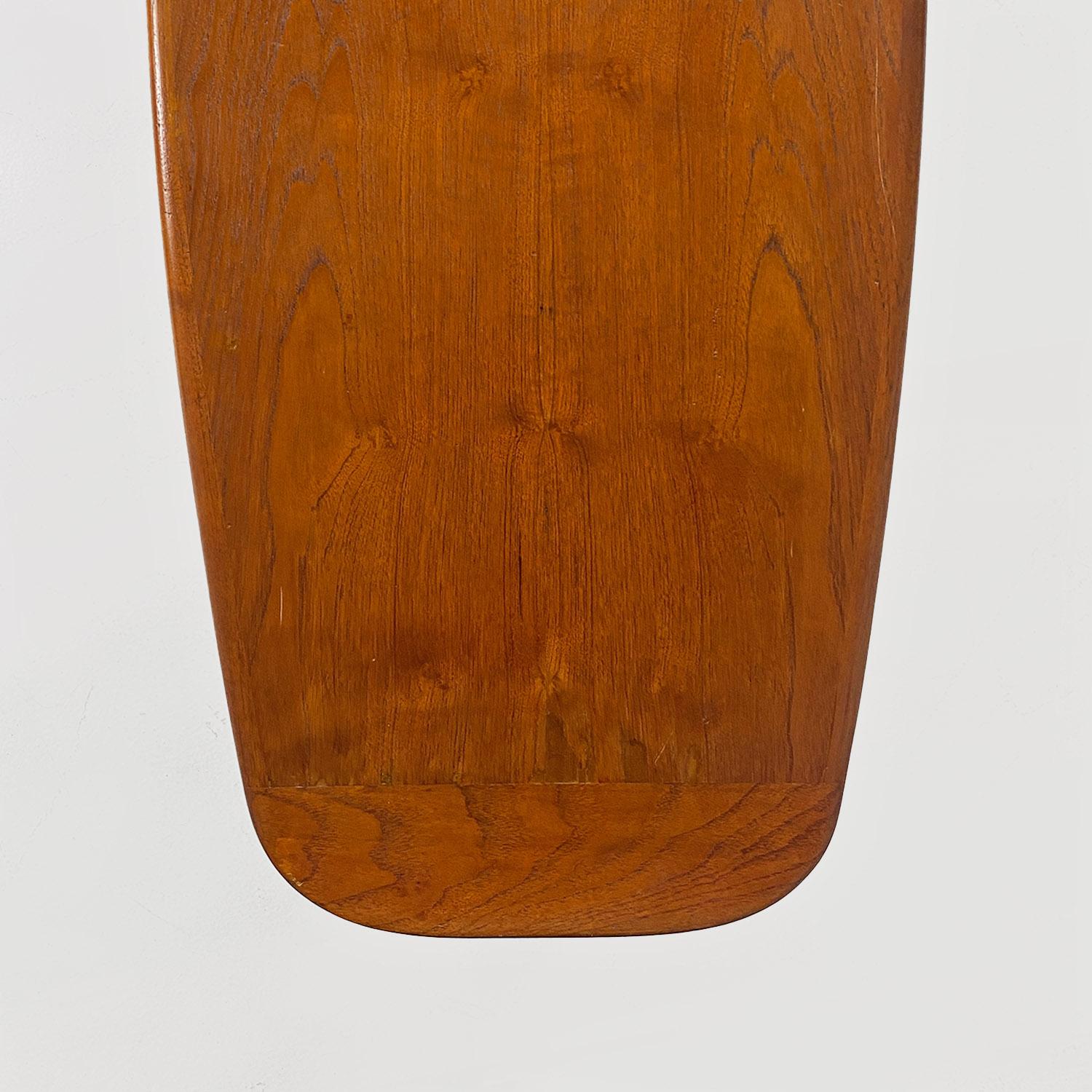Danish mid-century teak surfboard table by Hovmand-Olsen for Mogens Kold, 1960s For Sale 4