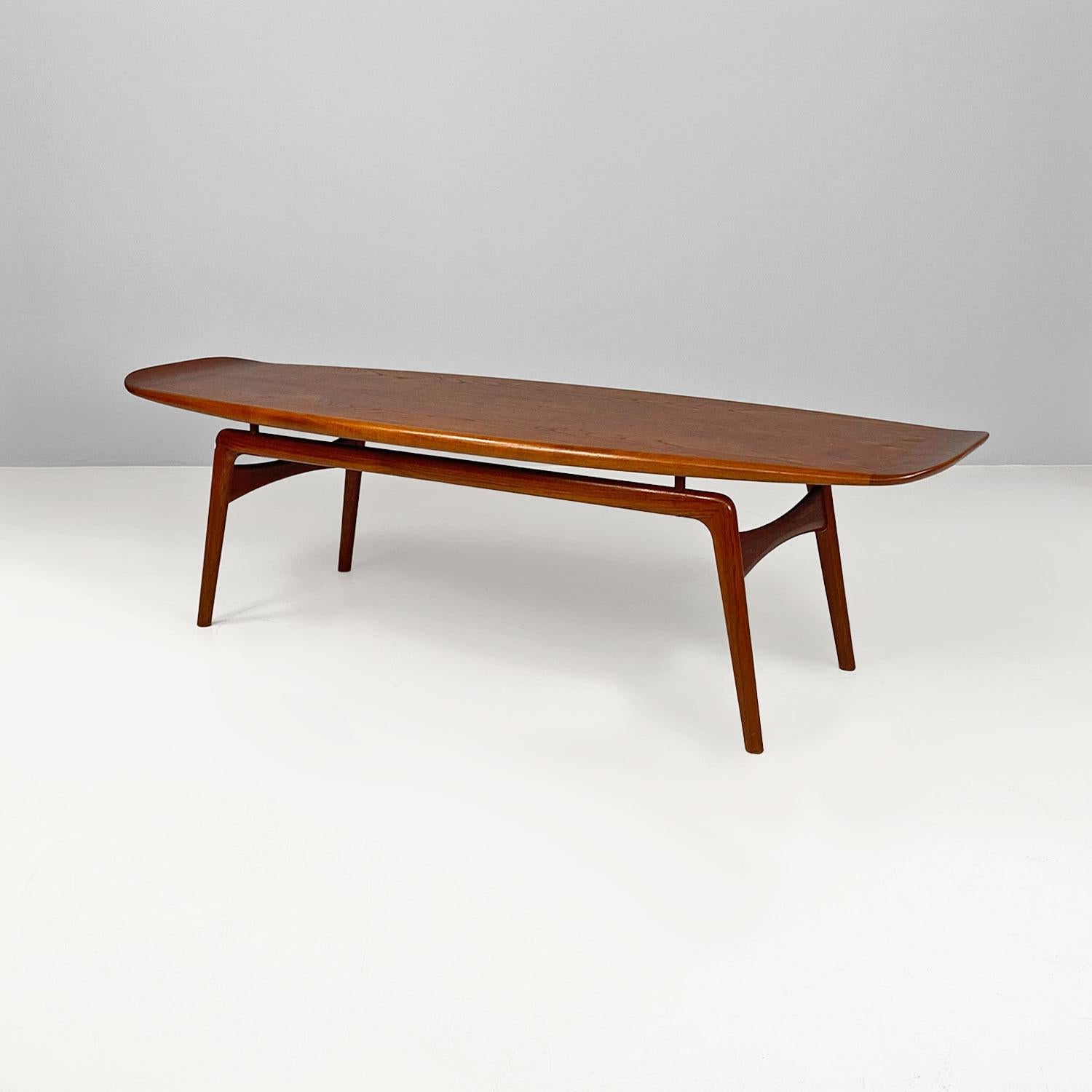 Danish mid-century teak surfboard table by Hovmand-Olsen for Mogens Kold, 1960s
Surfboard model coffee table, in teak wood, with an elongated top and shaped leg.
Designed by Hovmand-Olsen for Mogens Kold, ca. 1960.
In excellent condition and