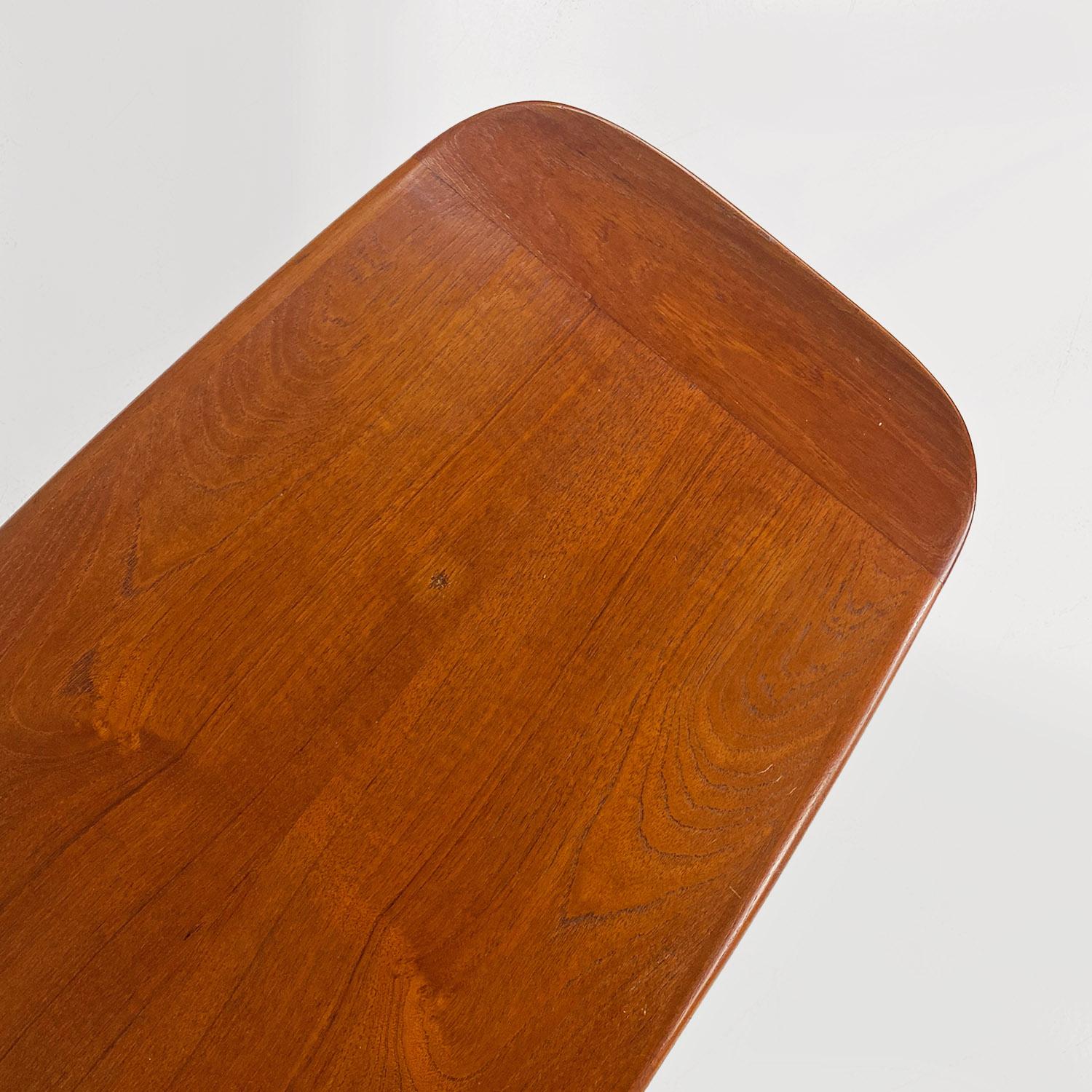 Danish mid-century teak surfboard table by Hovmand-Olsen for Mogens Kold, 1960s For Sale 3