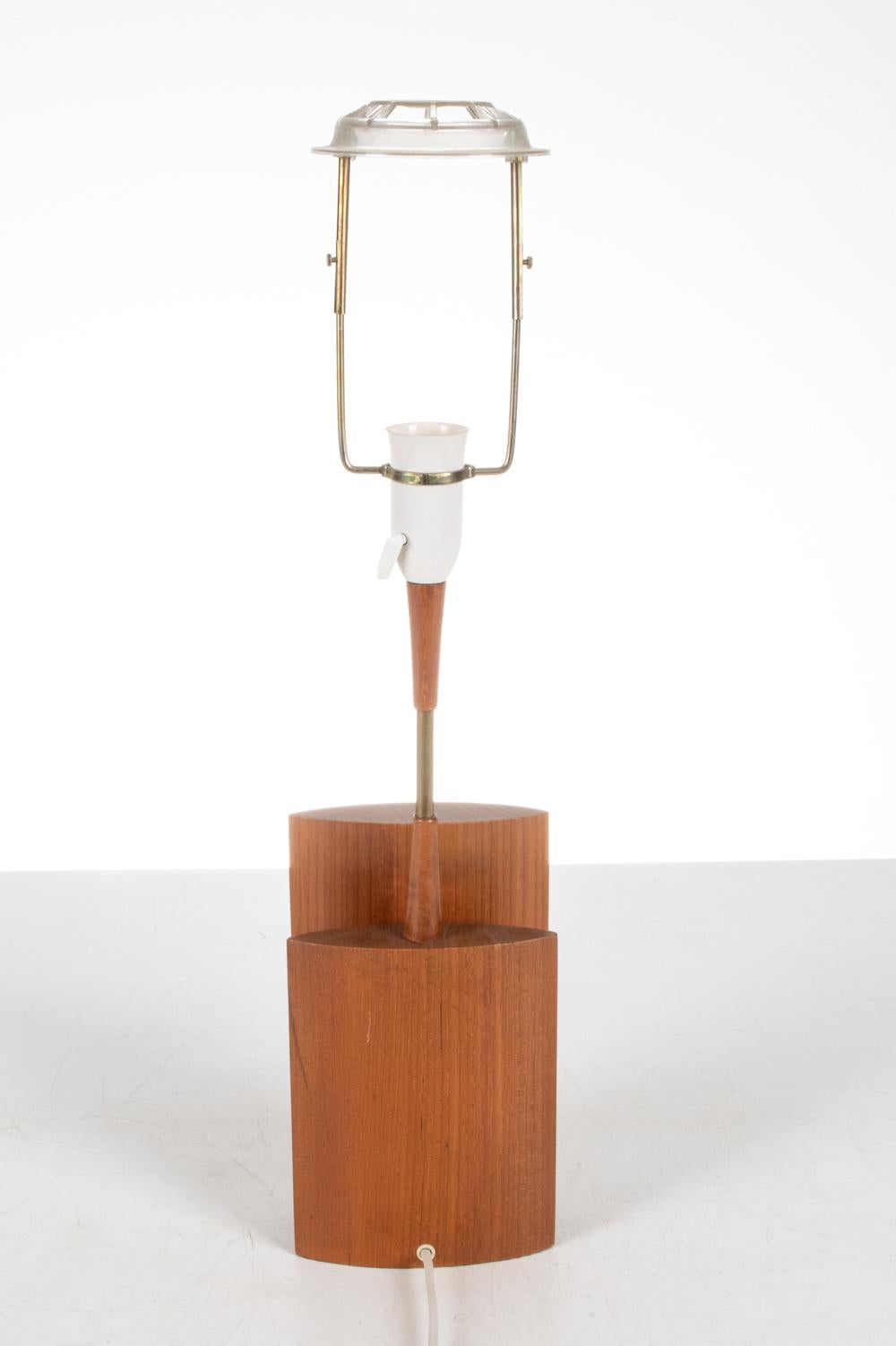 Dänische Mid-Century-Tischlampe aus Teakholz, ca. 1960er Jahre im Angebot 1