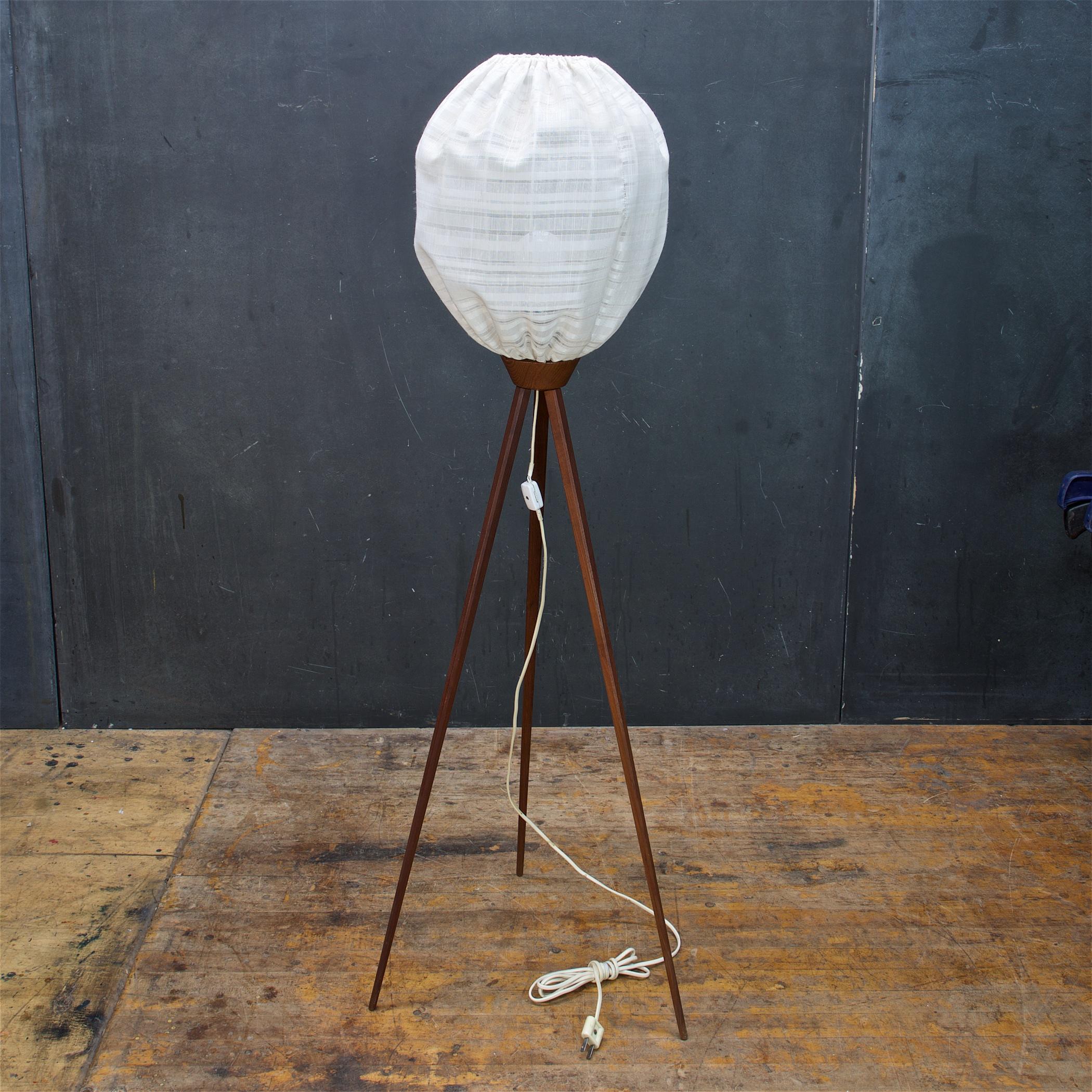 Scandinavian Modern Danish Mid-Century Teak Tripod Floor Lamp 1960s Vintage Ufo Bubble Lantern Luxus