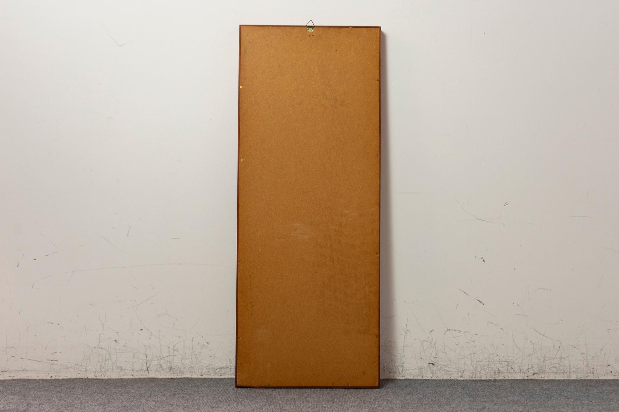 Espejo de pared danés de teca de mediados de siglo en venta 3