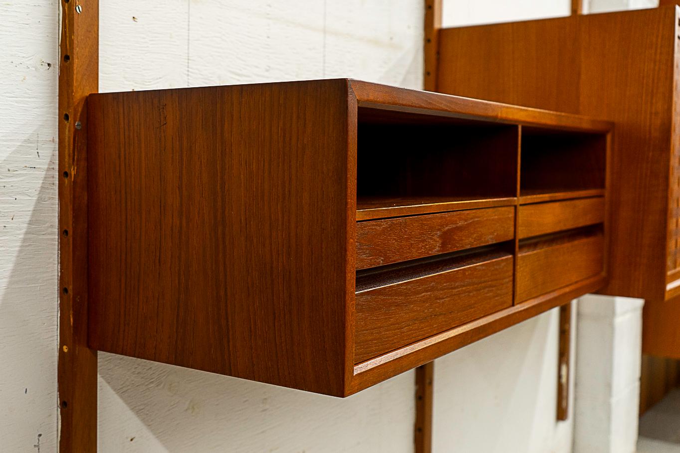 Danish Mid-Century Teak Wall System by Poul Cadovius In Good Condition For Sale In VANCOUVER, CA
