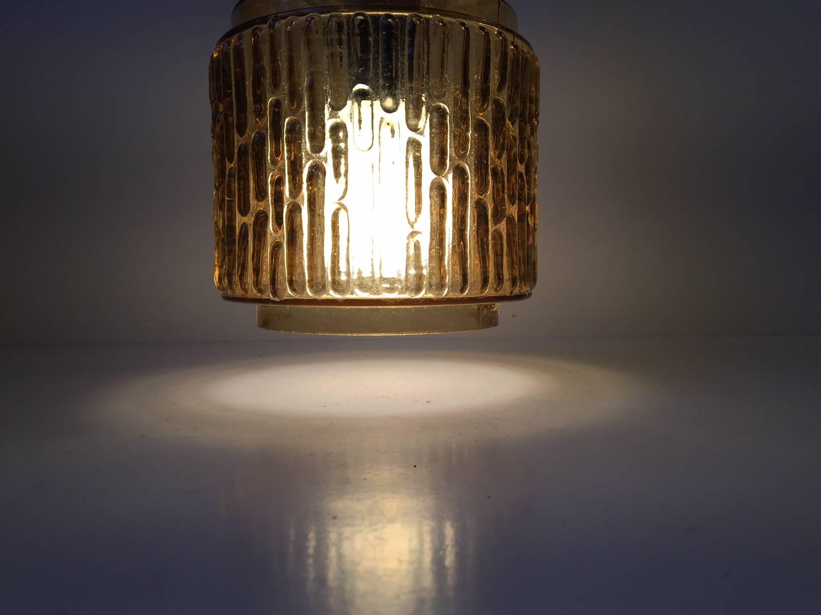 Spazzolato Lampada a sospensione moderna danese in vetro verde oliva, anni '60 in vendita
