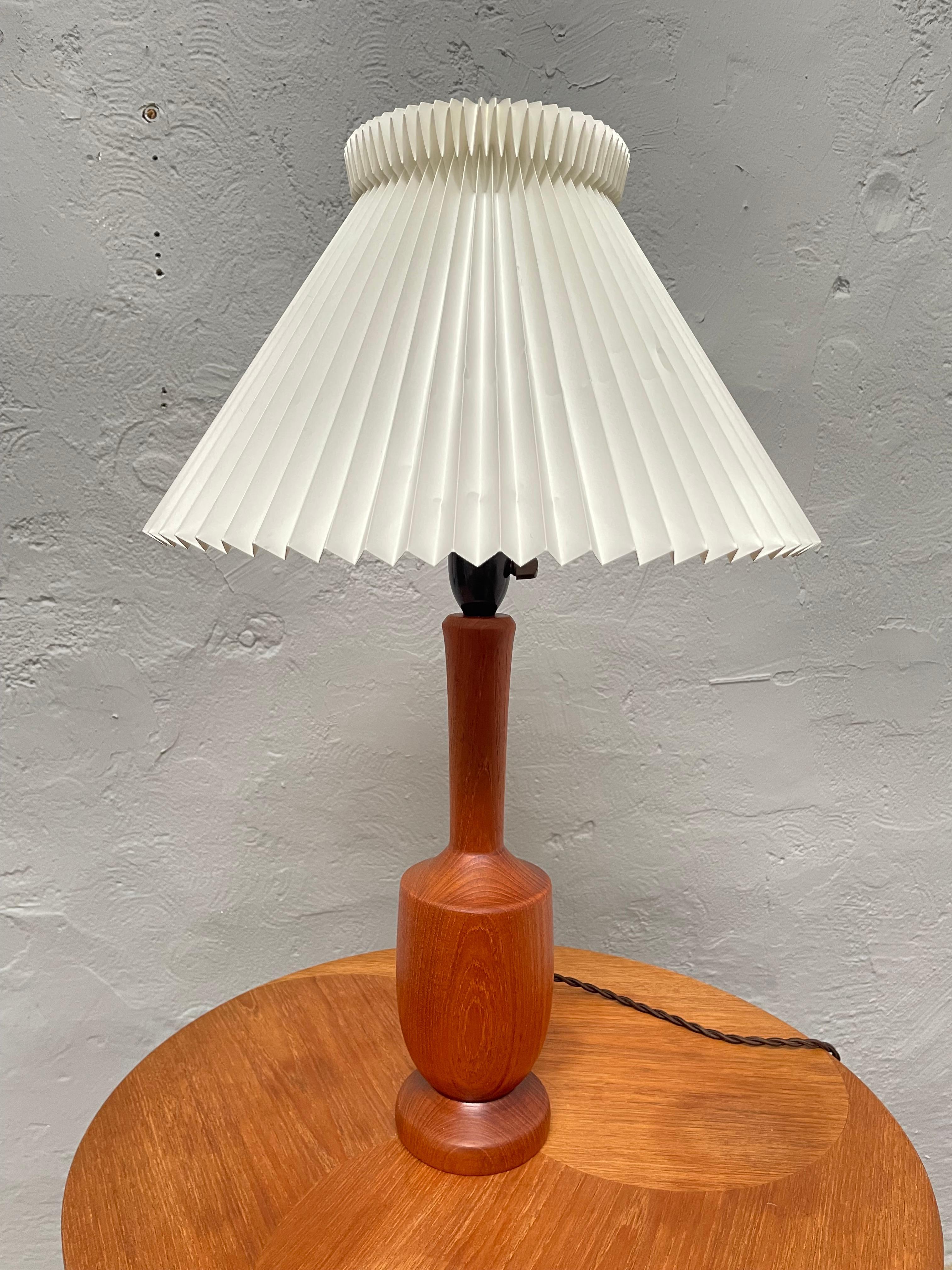 Danish Mid Century Turned Teak Table Lamp With Le Klint Shade For Sale 6