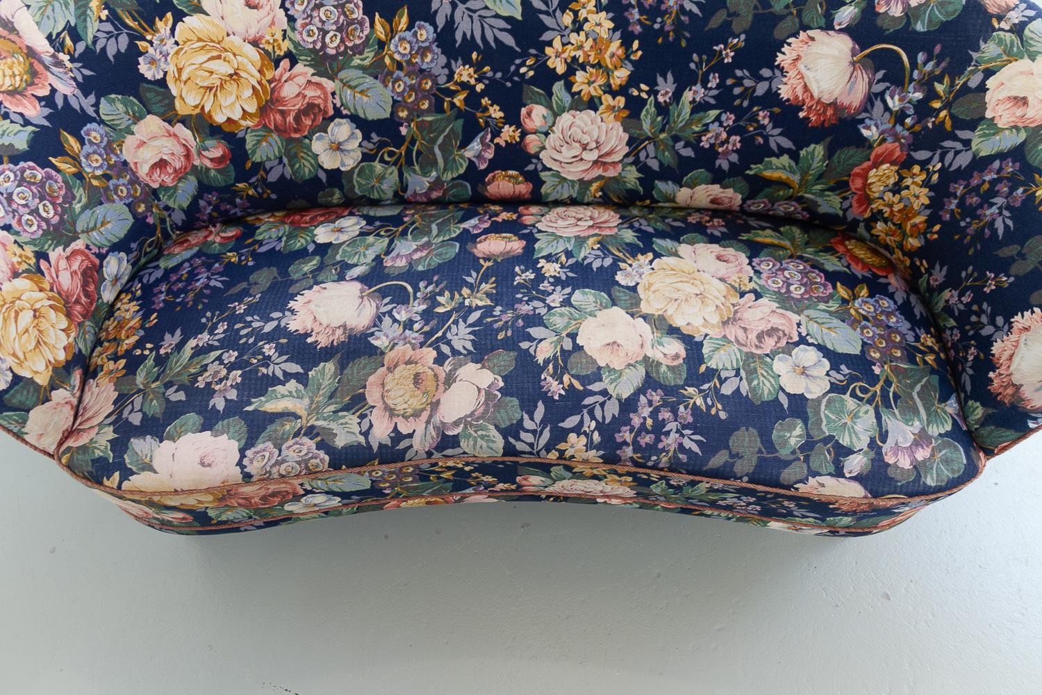 Danish Mid-Century Two Seater Banana Sofa with Floral Fabric, 1950s. For Sale 5