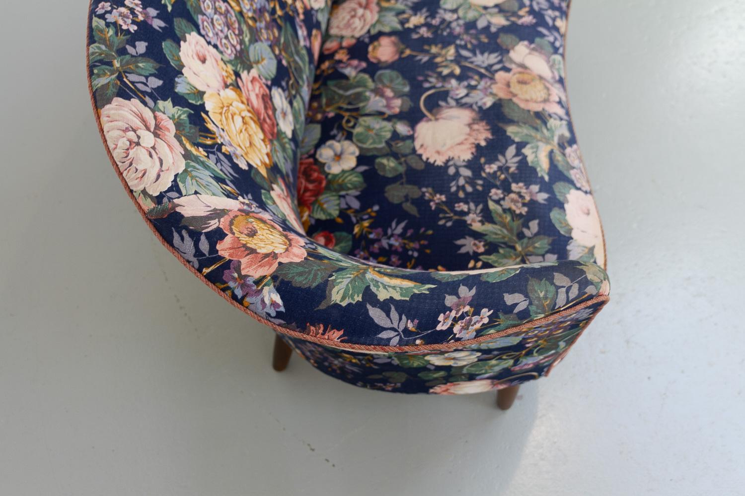 Danish Mid-Century Two Seater Banana Sofa with Floral Fabric, 1950s. For Sale 13