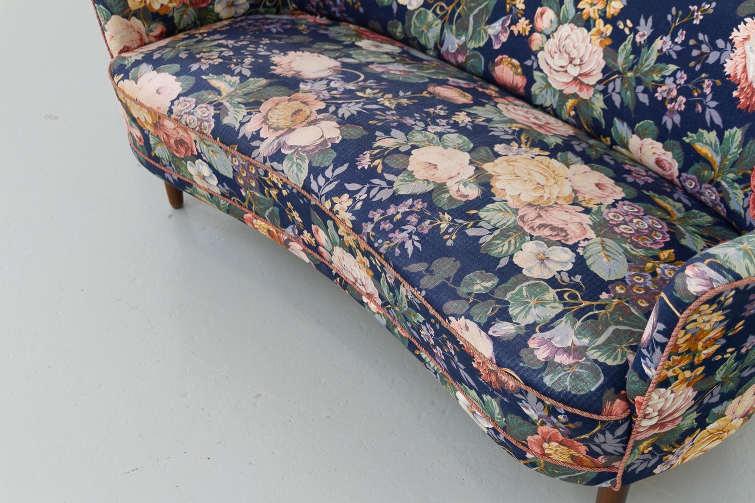 Danish Mid-Century Two Seater Banana Sofa with Floral Fabric, 1950s. For Sale 14